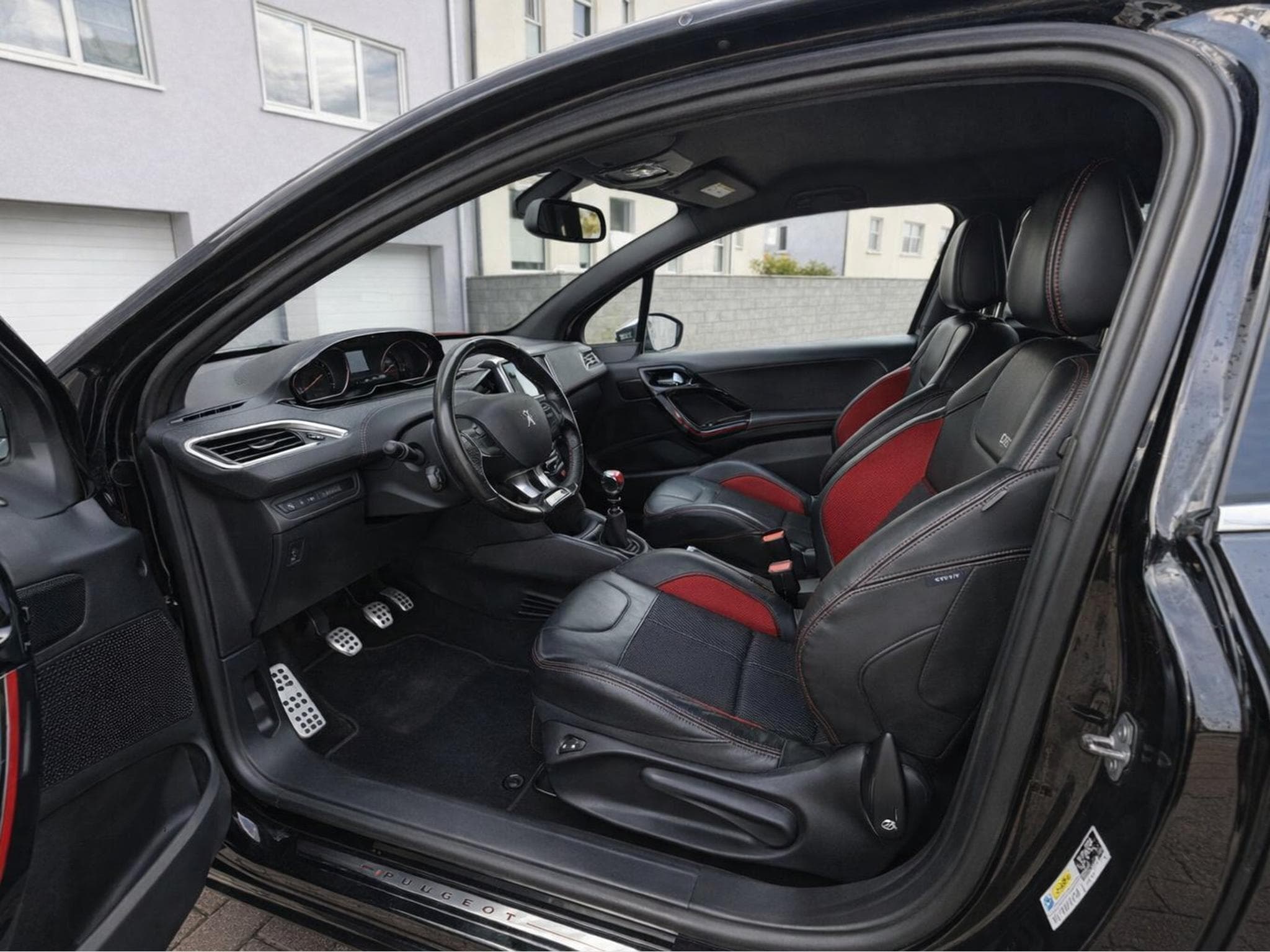 Peugeot 208 GTi (2017) - Photo 3
