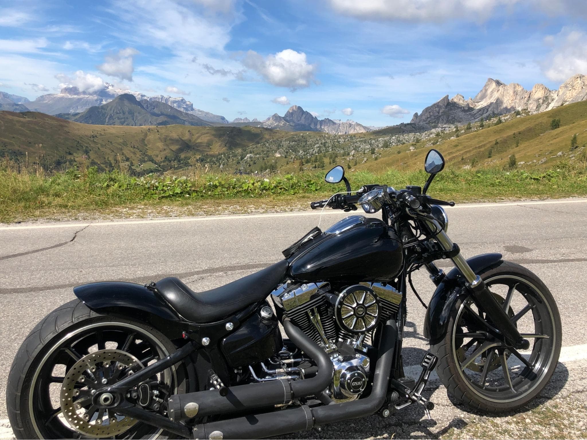 Harley-Davidson Softail Breakout Customized (2015) - Foto 13