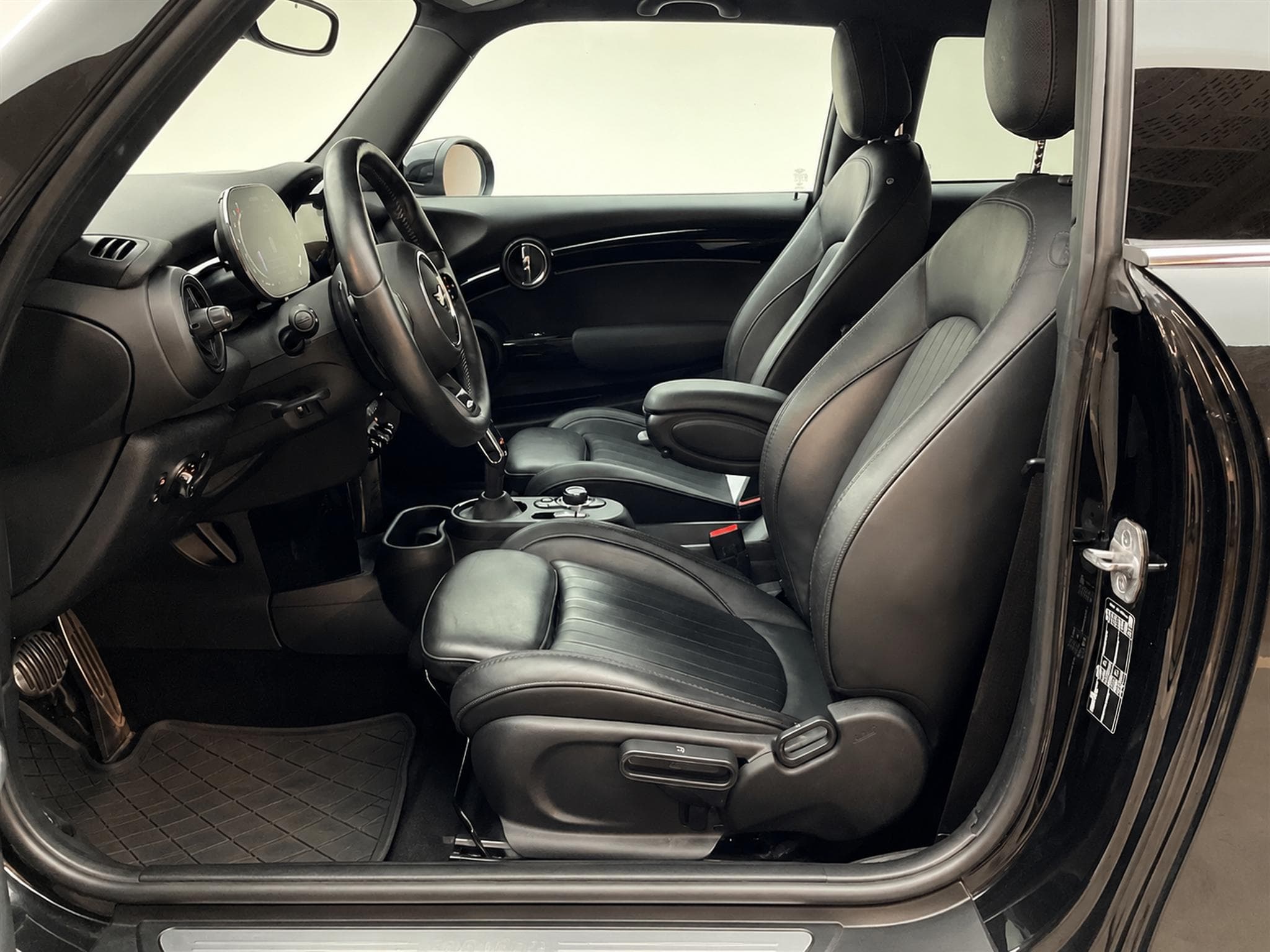 Mini Cooper John Cooper Works (F56) 2.0 - JCW Trim, ACC, Navi, cuir (2023) - Photo 9