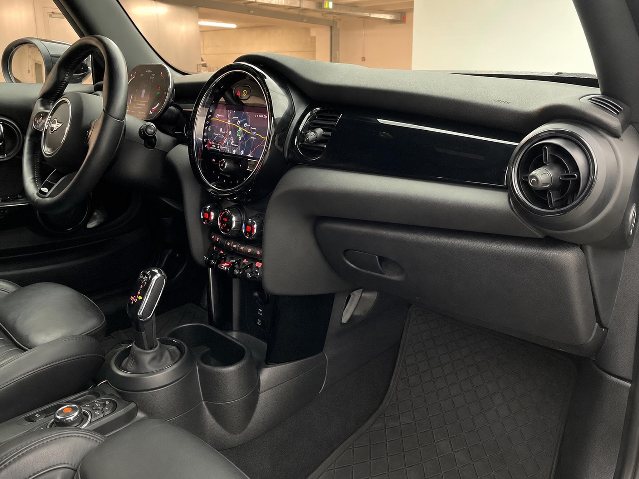 Mini Cooper John Cooper Works (F56) 2.0 - JCW Trim, ACC, Navi, cuir (2023) - Photo 8
