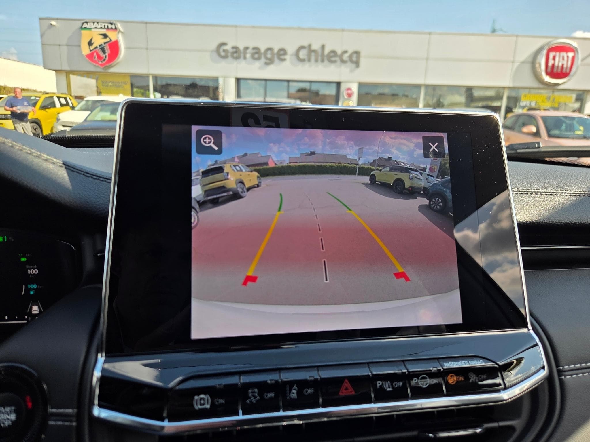 Jeep Compass SUMMIT 4XE PLUG-IN HYBRID (2025) - Photo 13