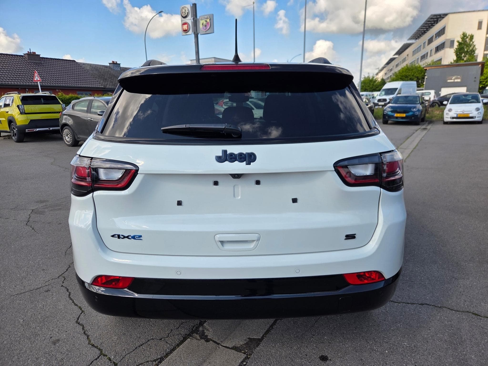 Jeep Compass SUMMIT 4XE PLUG-IN HYBRID (2025) - Photo 3