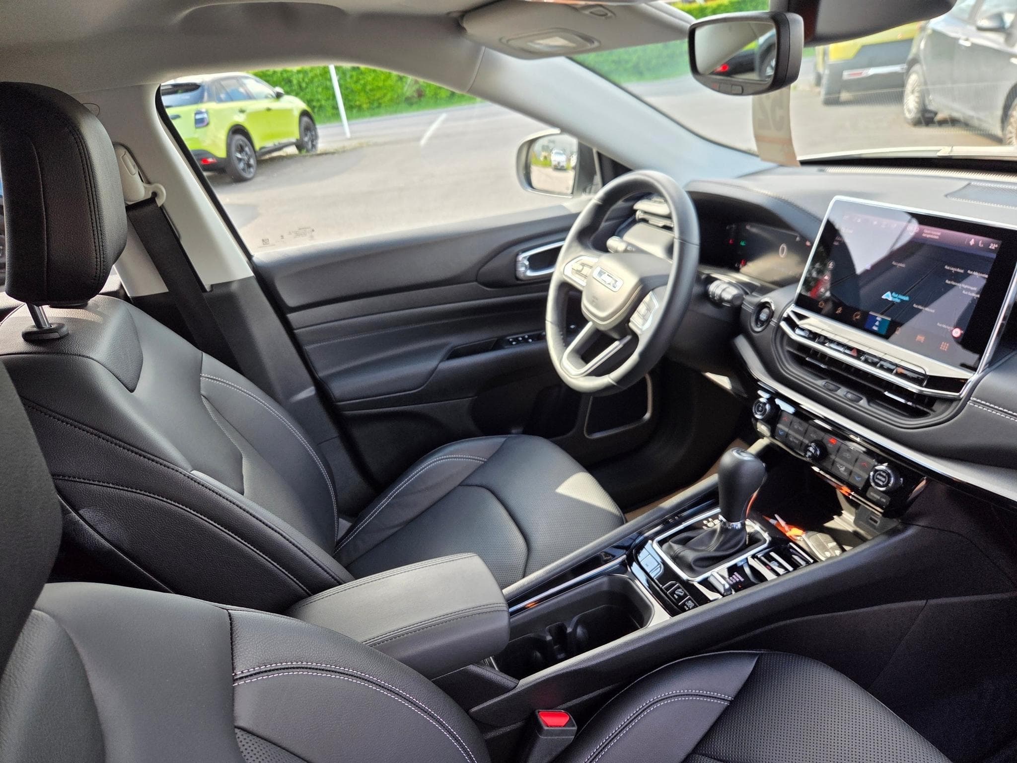 Jeep Compass SUMMIT 4XE PLUG-IN HYBRID (2025) - Photo 5