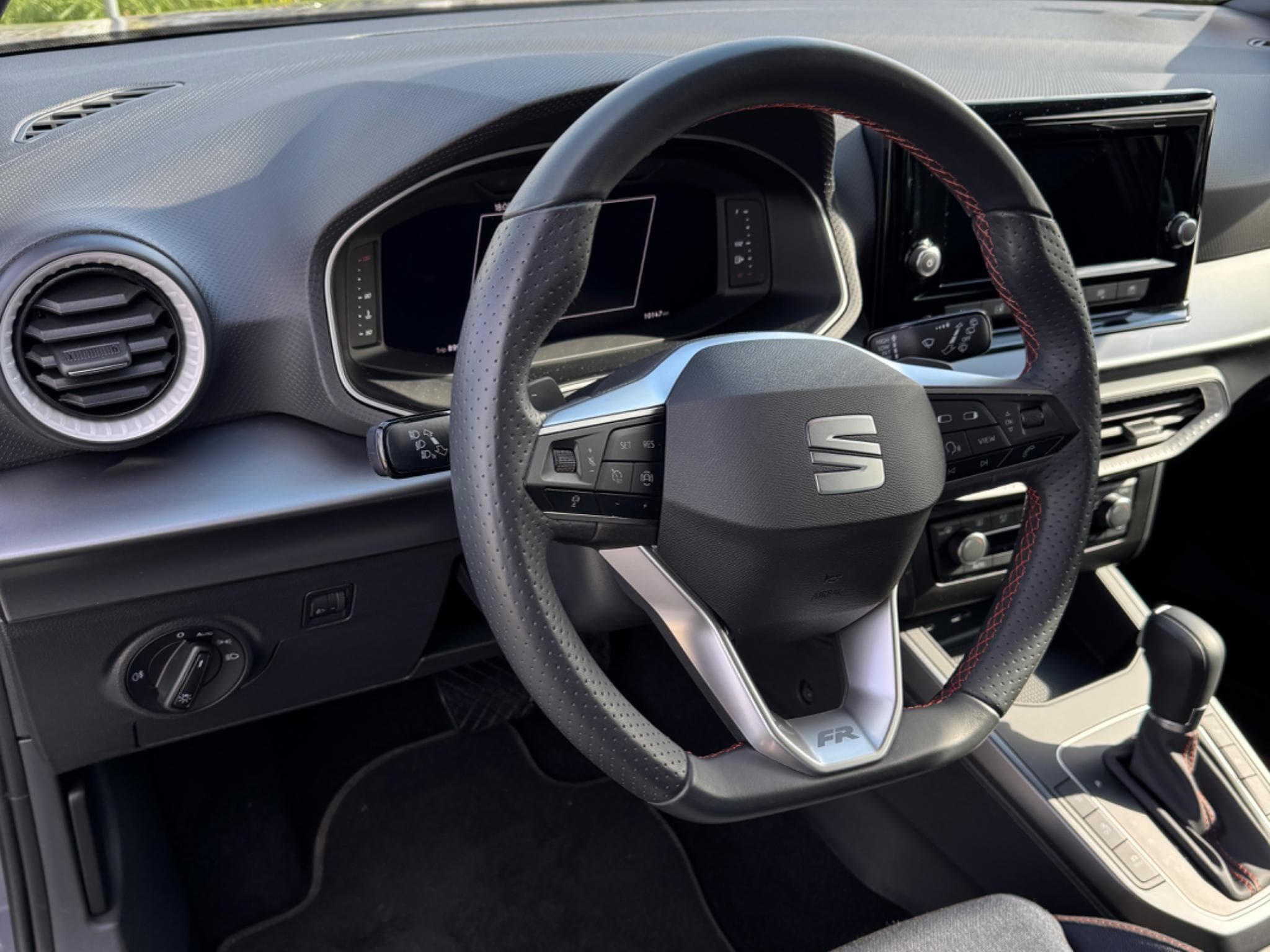 Seat Arona FR (2024) - Photo 3