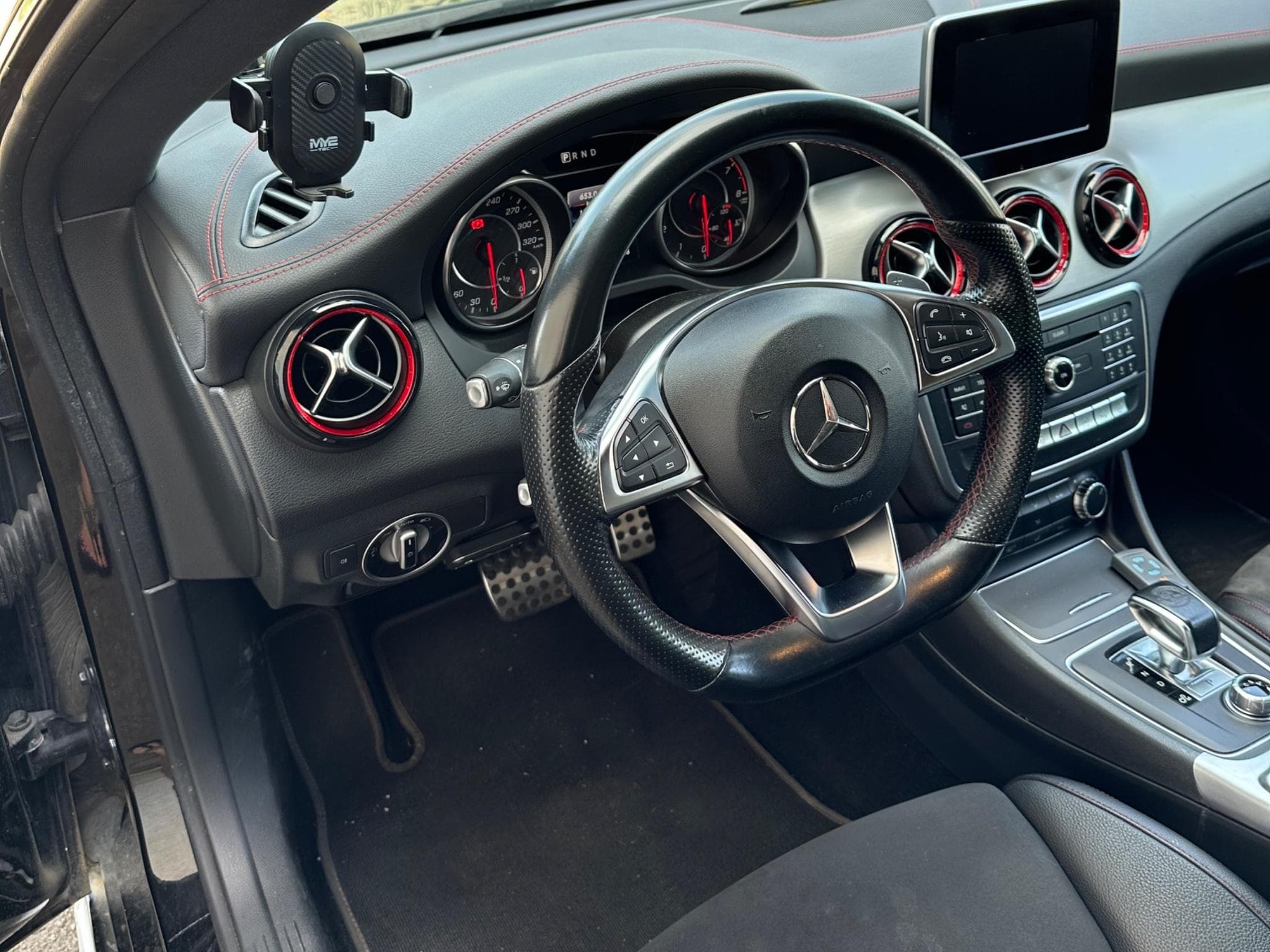 Mercedes CLA 45 AMG (2016) - Photo 2