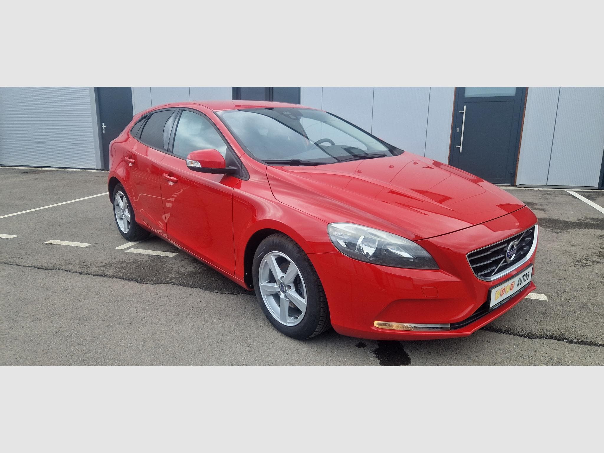 Volvo V40 D2 1.6d 114ch Momentum (2013) - Photo 1