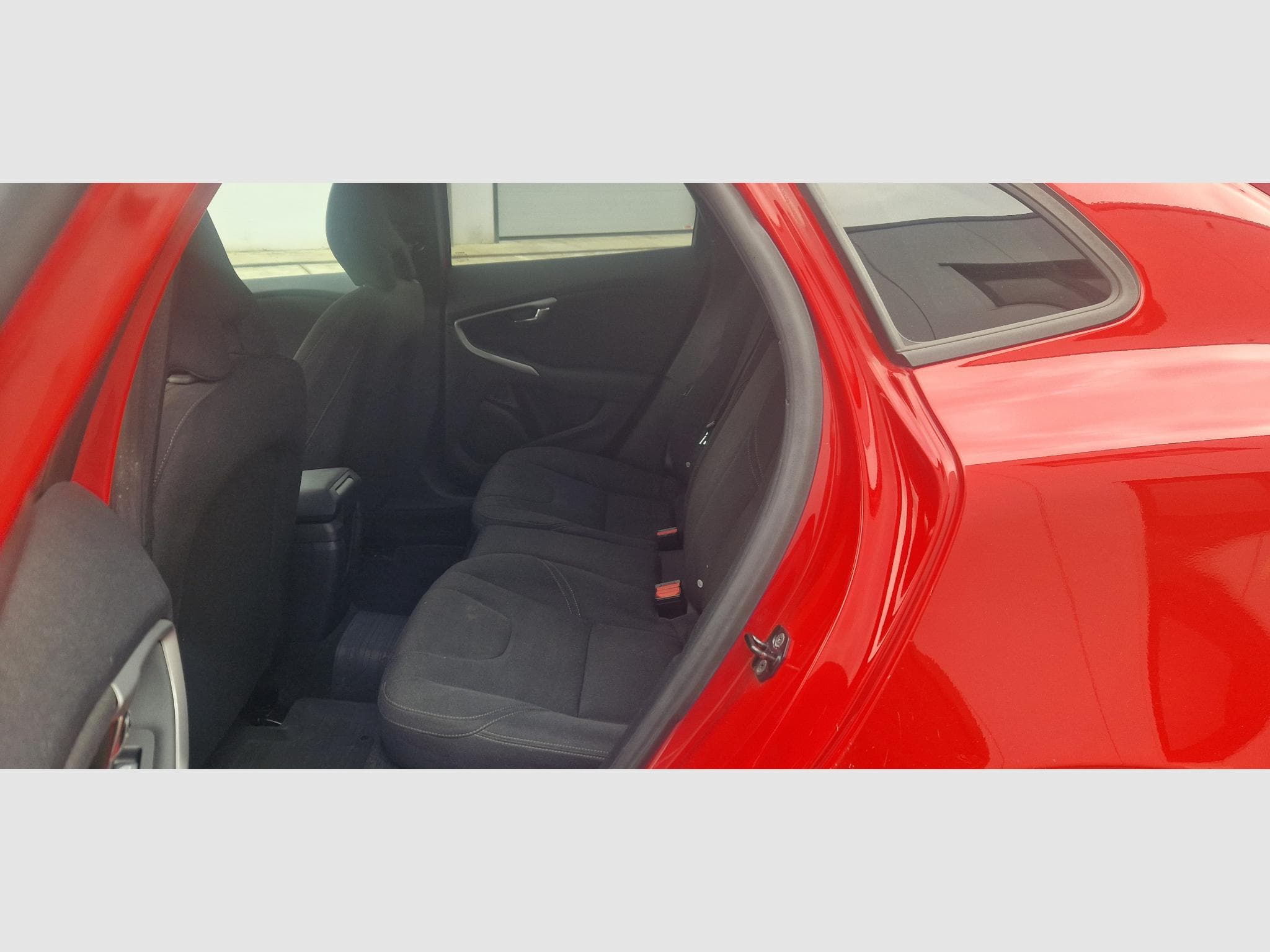 Volvo V40 D2 1.6d 114ch Momentum (2013) - Photo 10