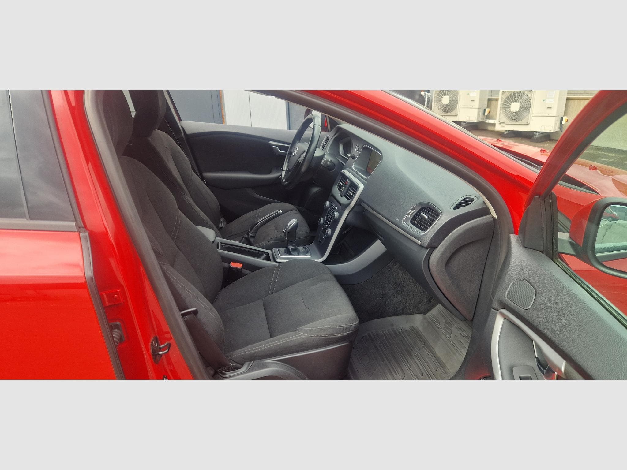 Volvo V40 D2 1.6d 114ch Momentum (2013) - Photo 11