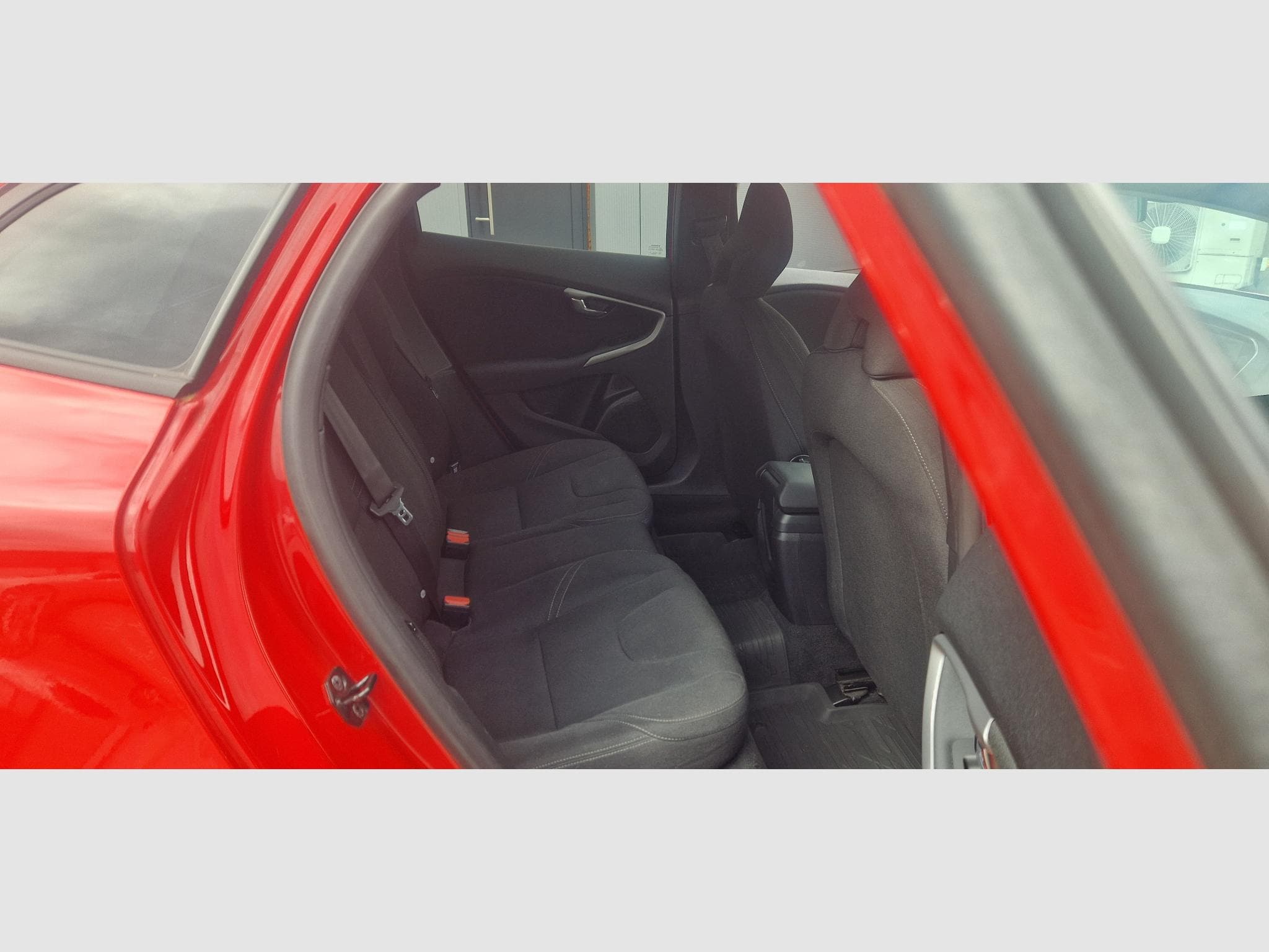 Volvo V40 D2 1.6d 114ch Momentum (2013) - Photo 12