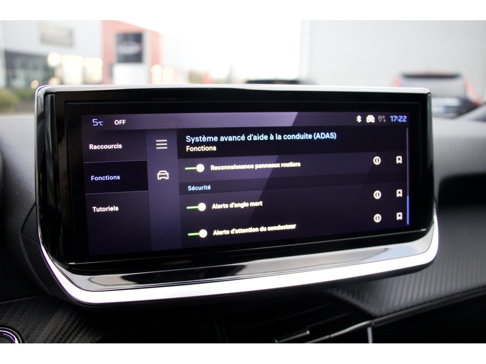 Peugeot 2008 1.2 Allure Hybrid 145 e-DSC6 ACC 360 (2025) - Foto 13