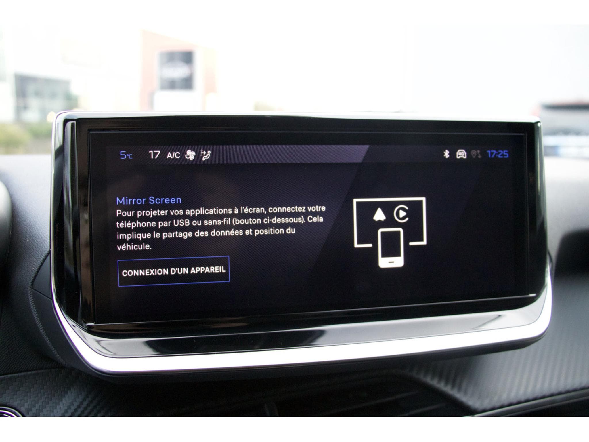 Peugeot 2008 1.2 Allure Hybrid 145 e-DSC6 ACC 360 (2025) - Foto 14