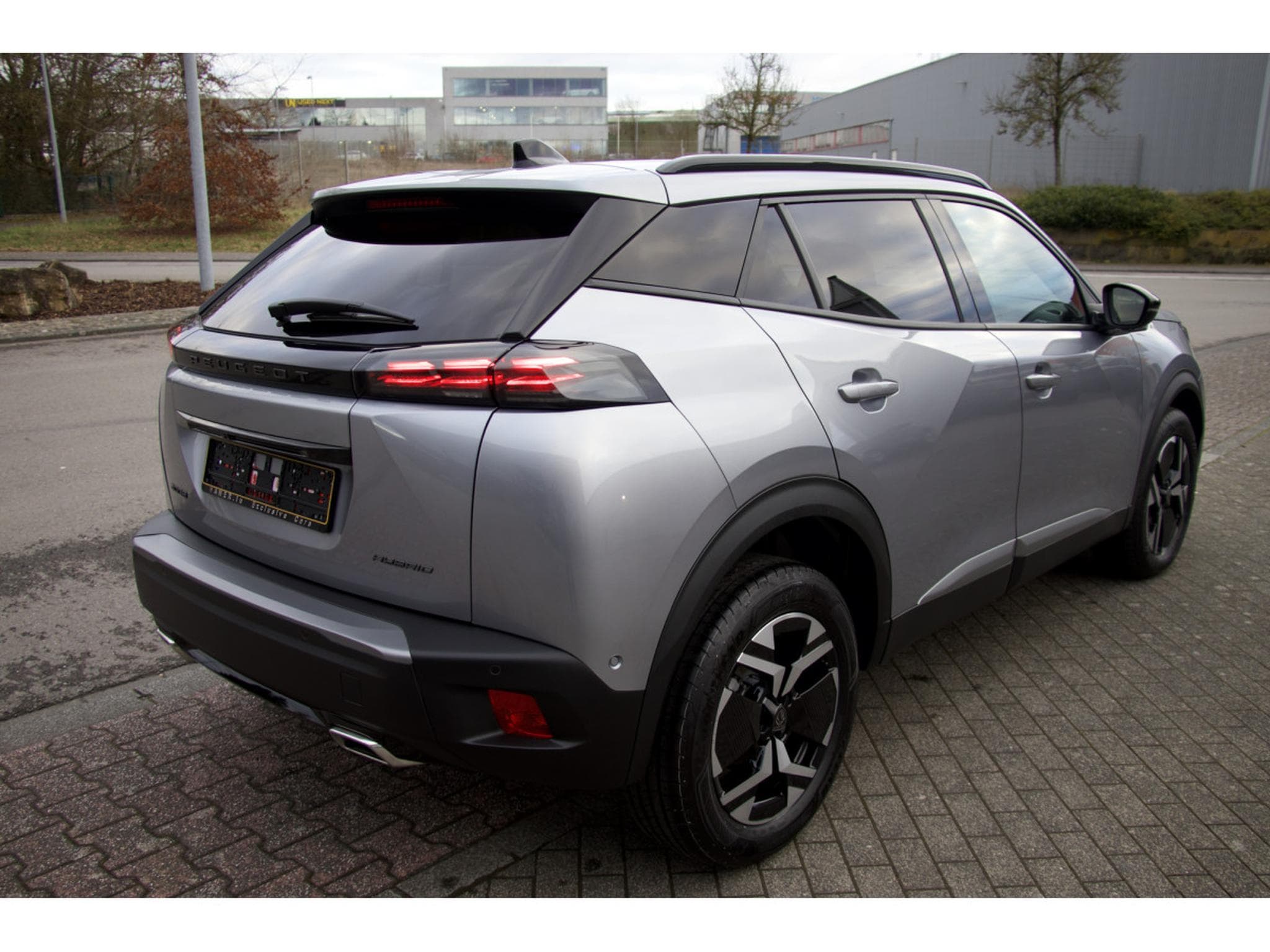 Peugeot 2008 1.2 Allure Hybrid 145 e-DSC6 ACC 360 (2025) - Foto 4