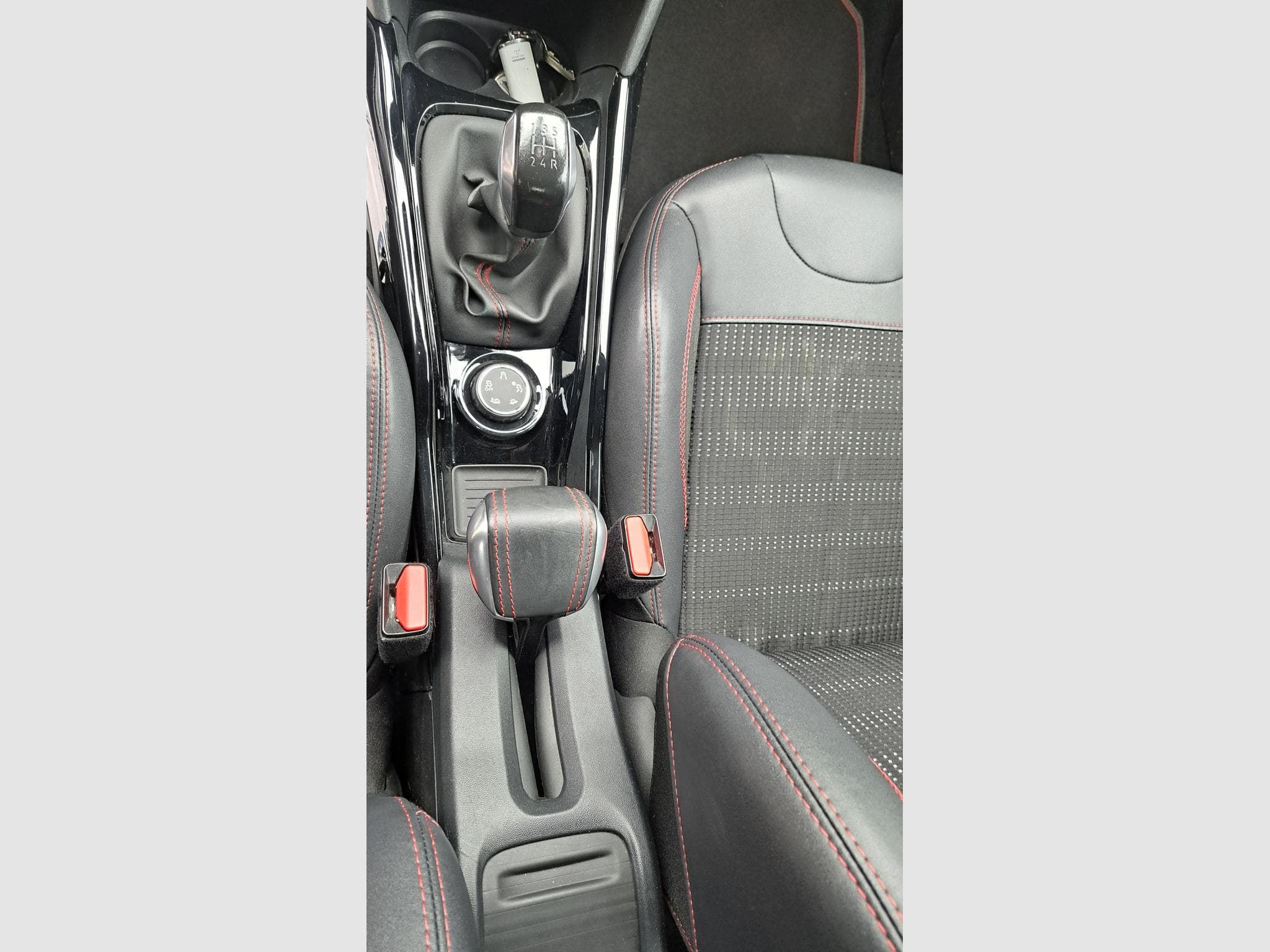 Peugeot 2008 1.6 e-HDI 100cv GT-Line (2018) - Foto 10