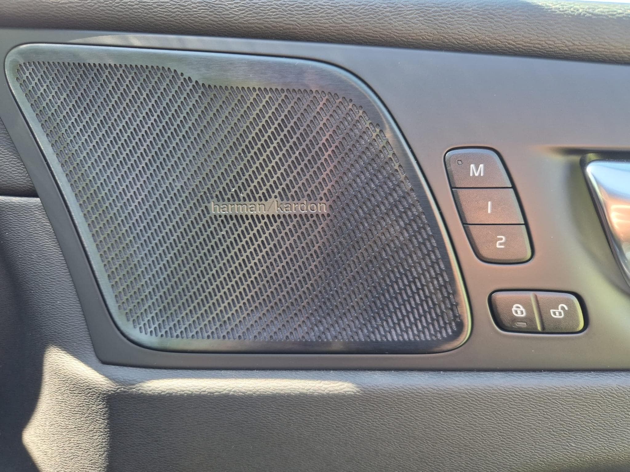 Volvo XC60 R Design AWD (2021) - Photo 15