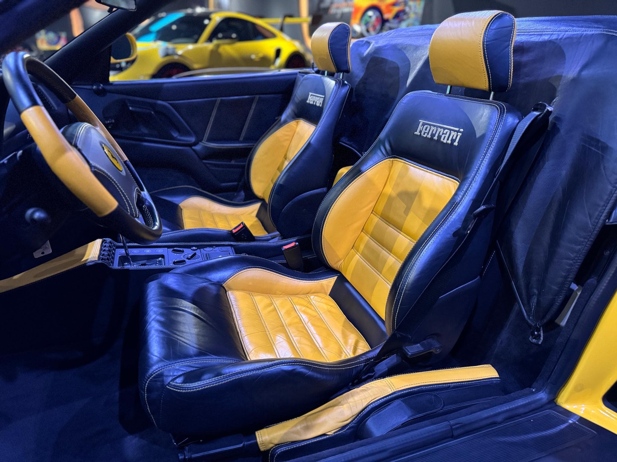 Ferrari F355 Spider (1997) - Photo 4