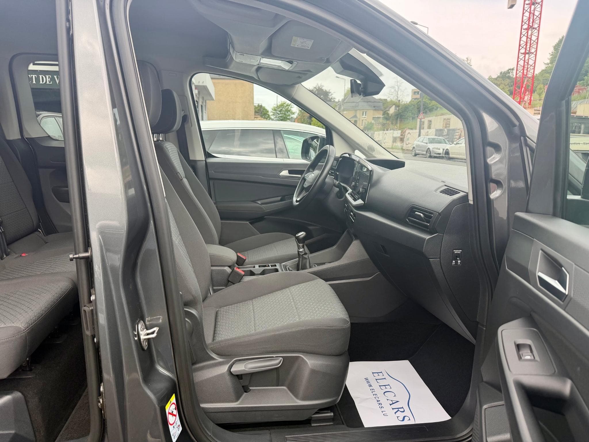 Ford Tourneo Connect 2.0 120 EcoBlue (2024) - Foto 9