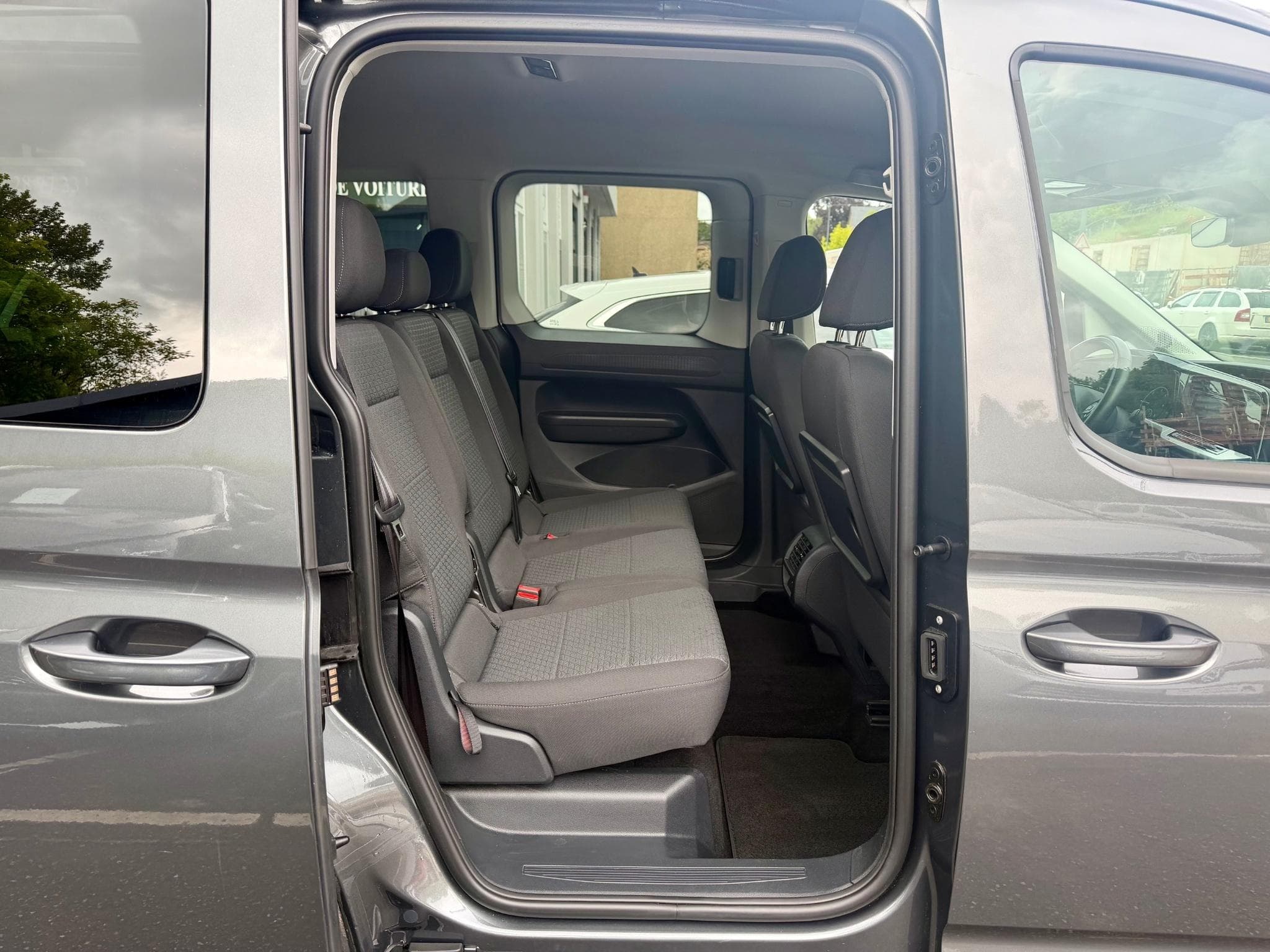 Ford Tourneo Connect 2.0 120 EcoBlue (2024) - Foto 10