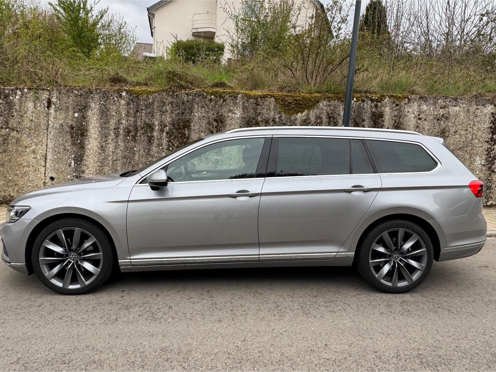 VW Passat (2021) - Photo 2