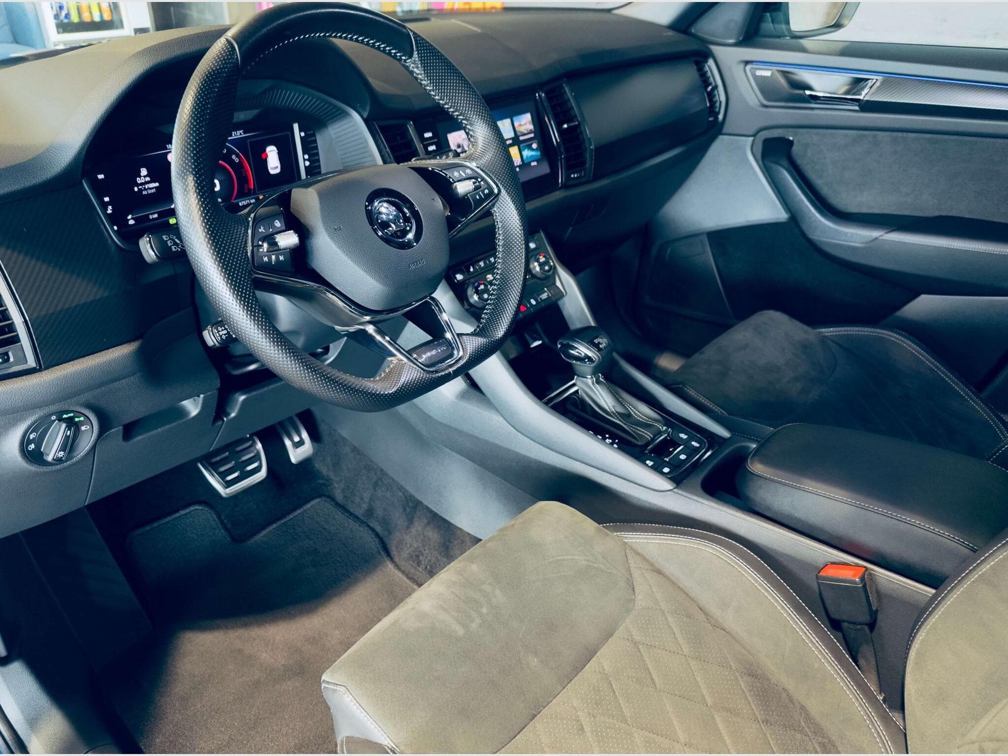 Skoda Kodiaq KODIAQ SPORTLINE TSI 4X4 DSG (2021) - Foto 8