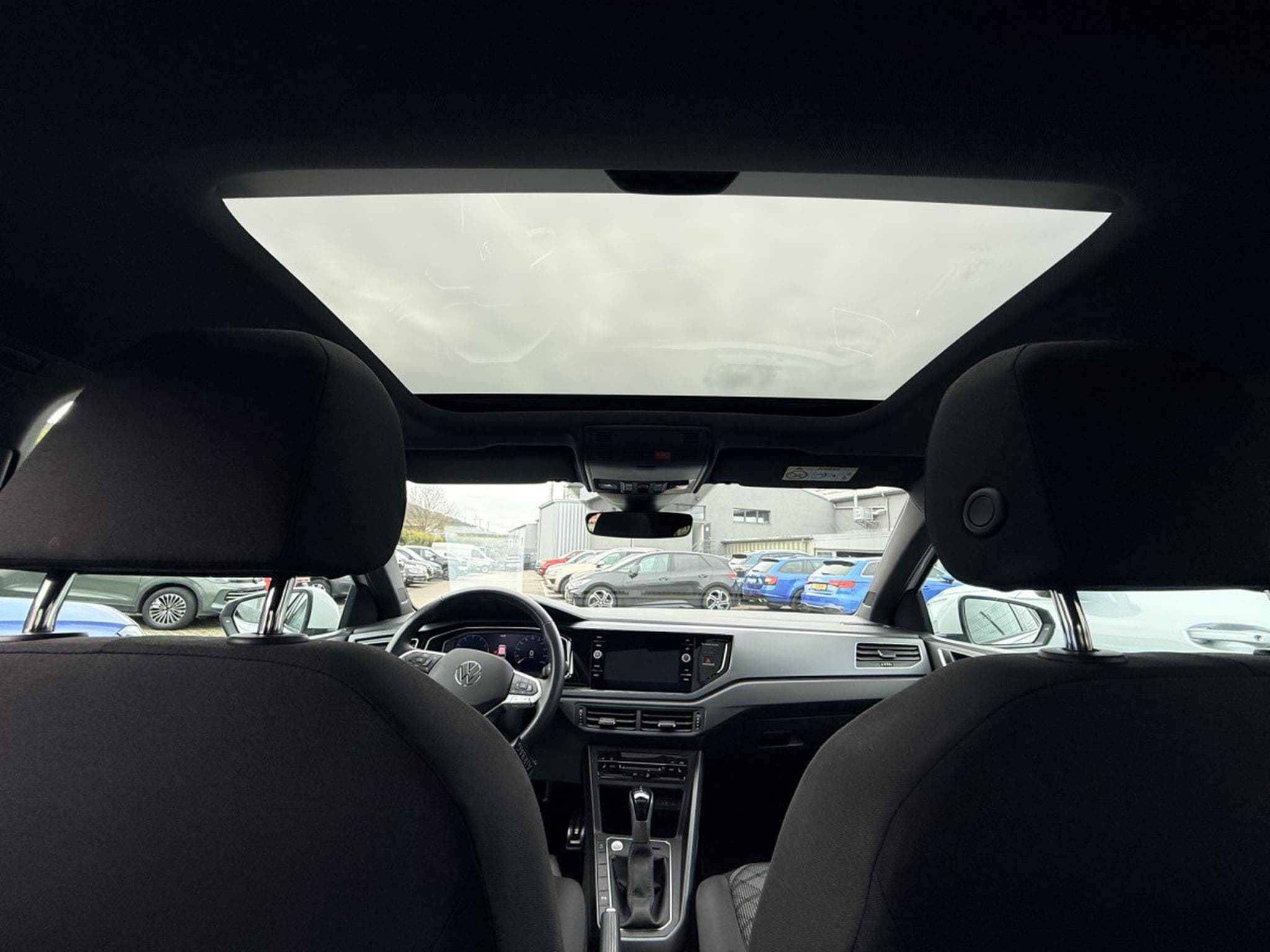 VW Polo R-Line 1.0 TSI 110cv Boîte à double embrayage 7 vitesses (2024) - Photo 8