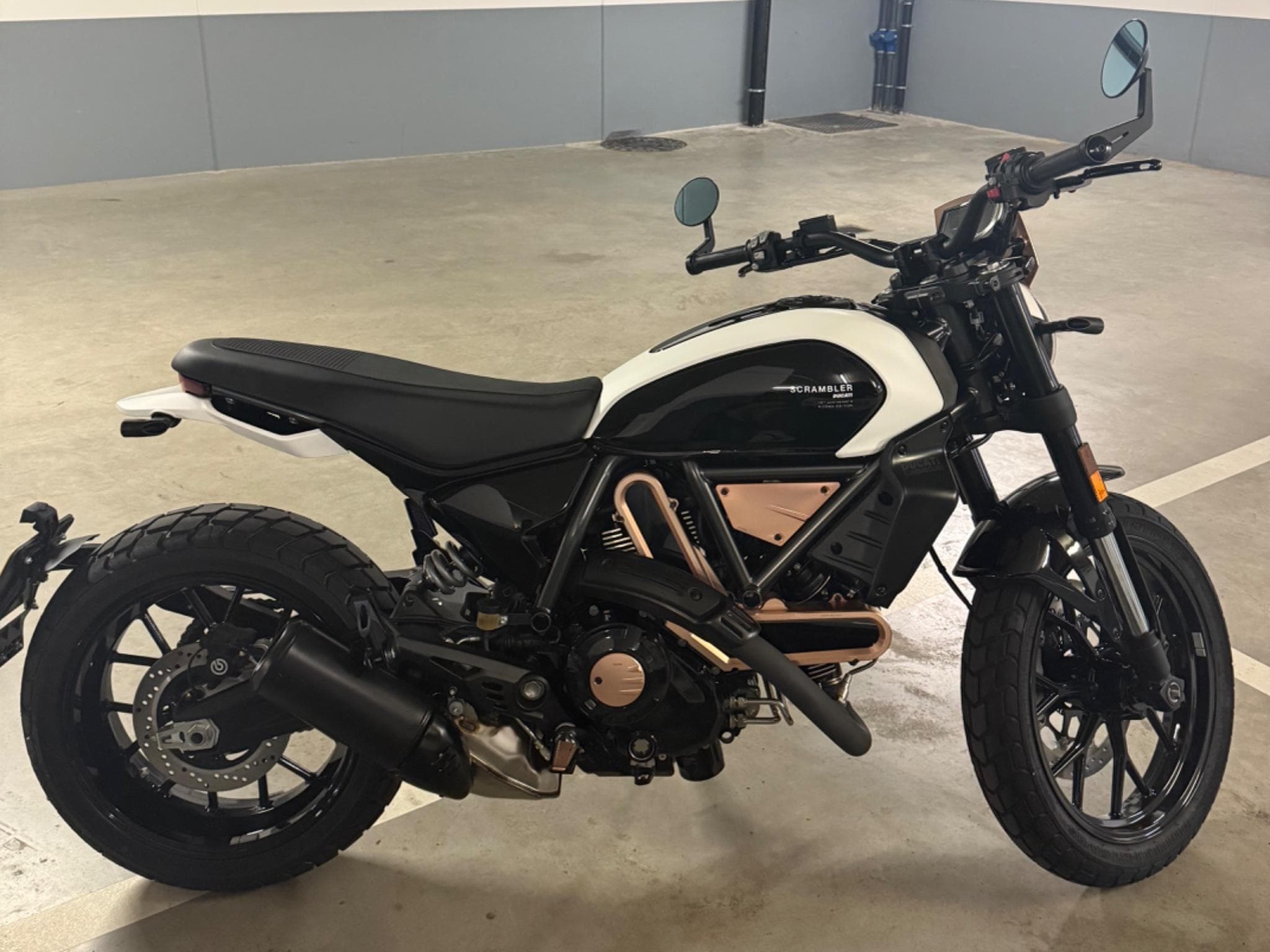 Ducati Scrambler Édition spéciale RIZONA (2025) - Foto 3