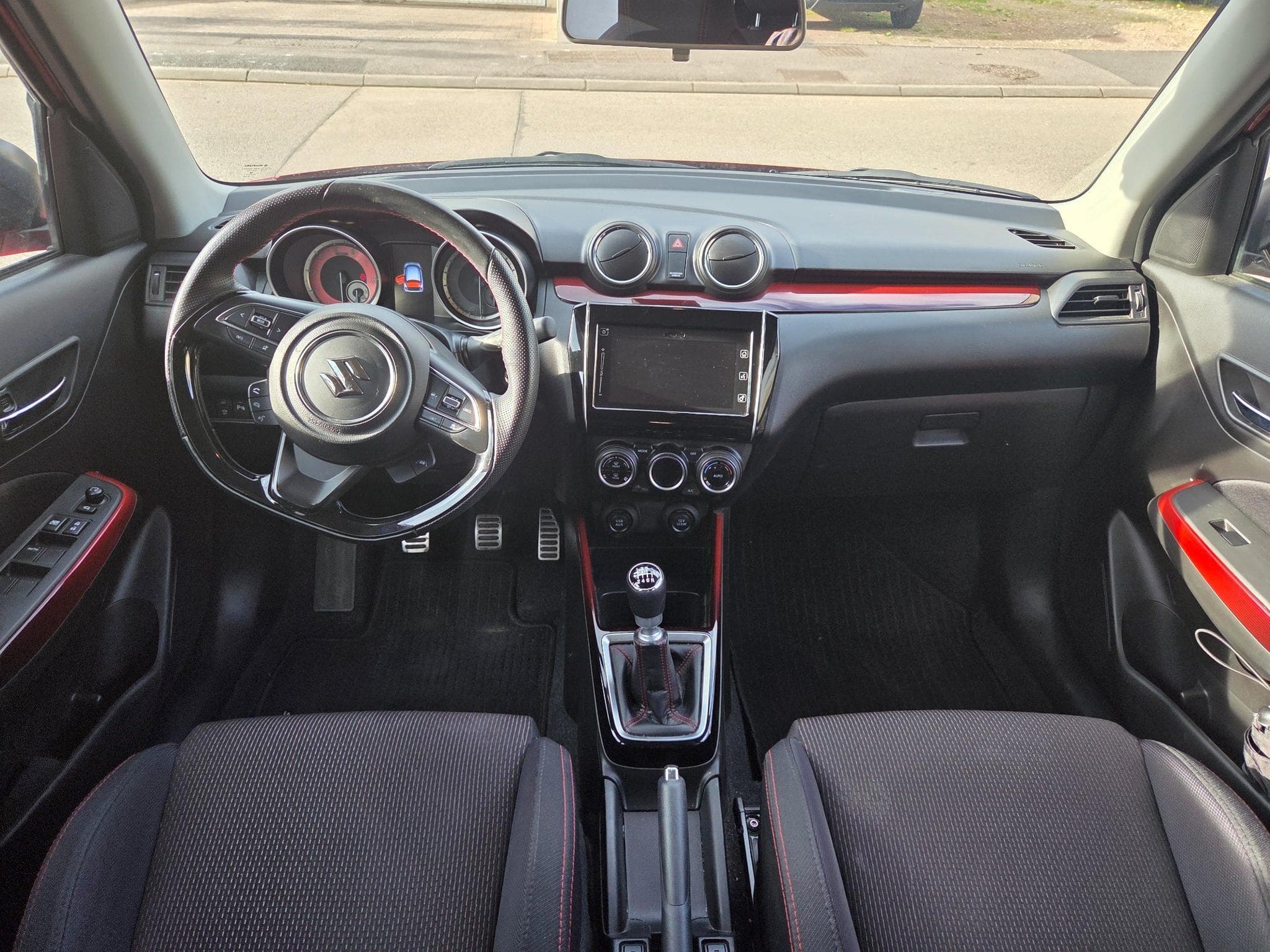 Suzuki Swift Sport (2022) - Photo 3