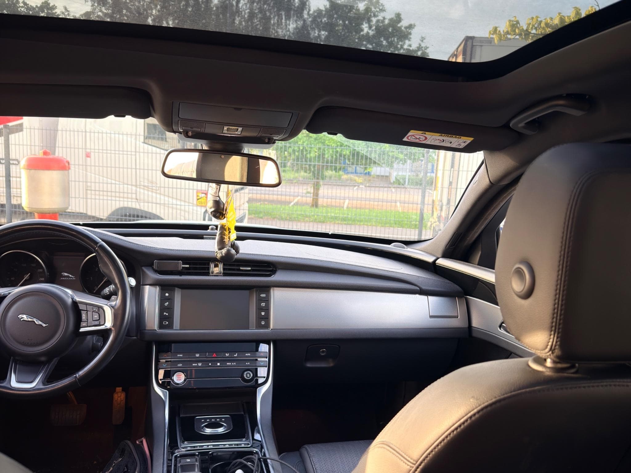 Jaguar XF (2018) - Photo 2