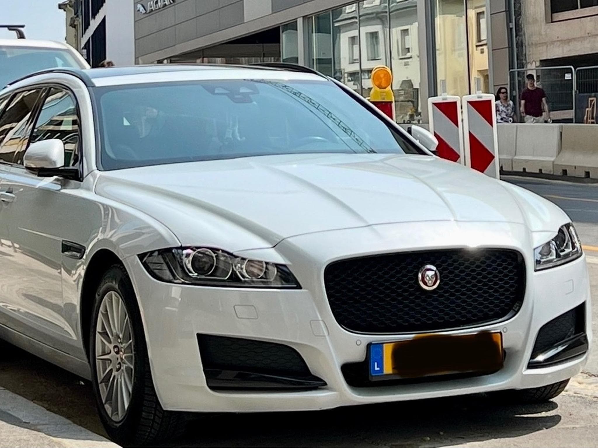 Jaguar XF (2018) - Photo 3