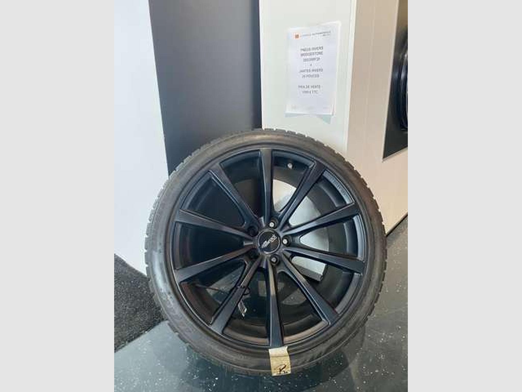 Remorque JANTES + PNEUS HIVERS BRIDGESTONE 285/35RF20 (2026) - Foto 1