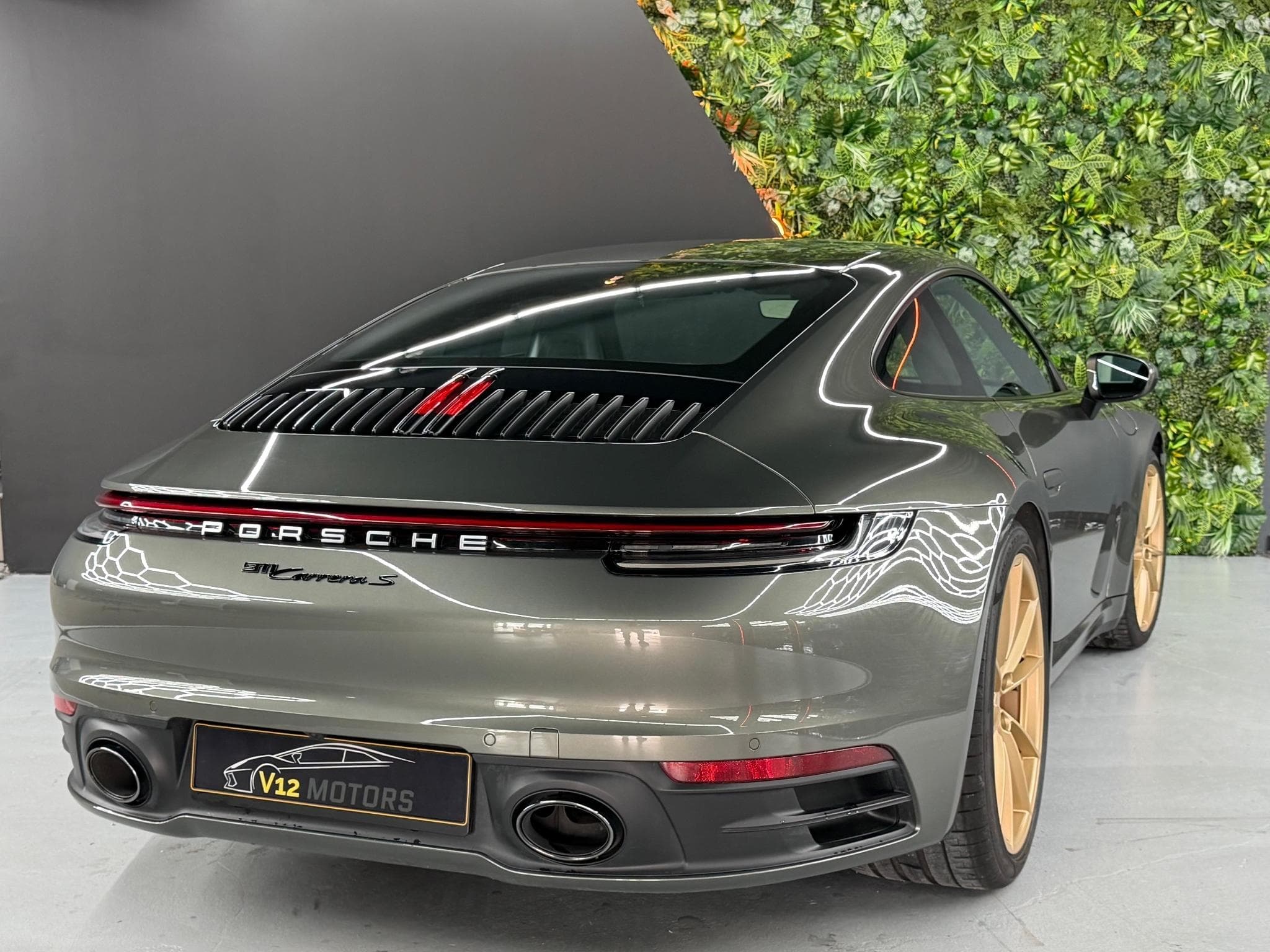 Porsche 911 992 Carrera S 450ch SPORT DESIGN Pack Chrono Vert Aventurine (2020) - Photo 3