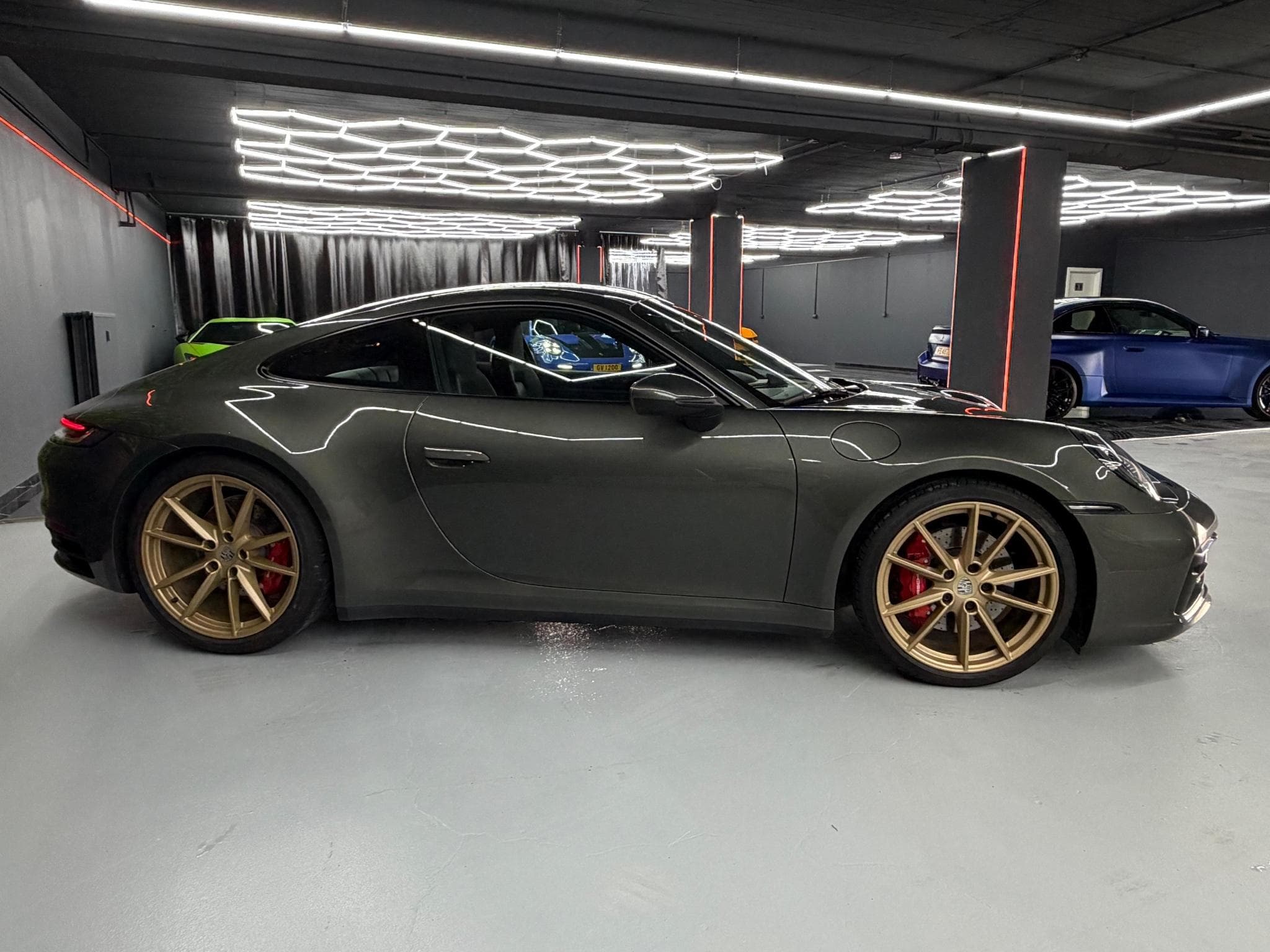 Porsche 911 992 Carrera S 450ch SPORT DESIGN Pack Chrono Vert Aventurine (2020) - Photo 2