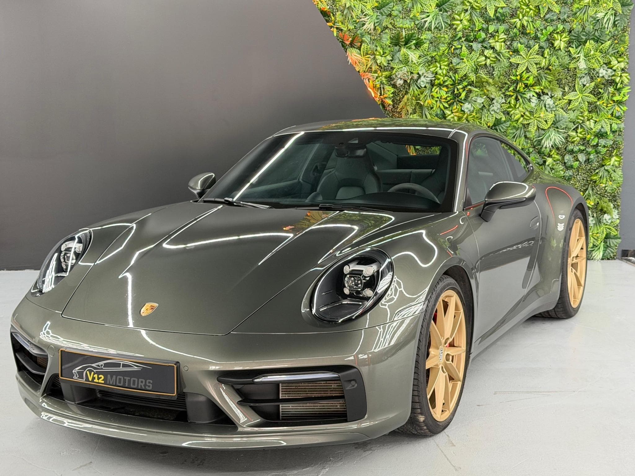Porsche 911 992 Carrera S 450ch SPORT DESIGN Pack Chrono Vert Aventurine (2020) - Photo 1