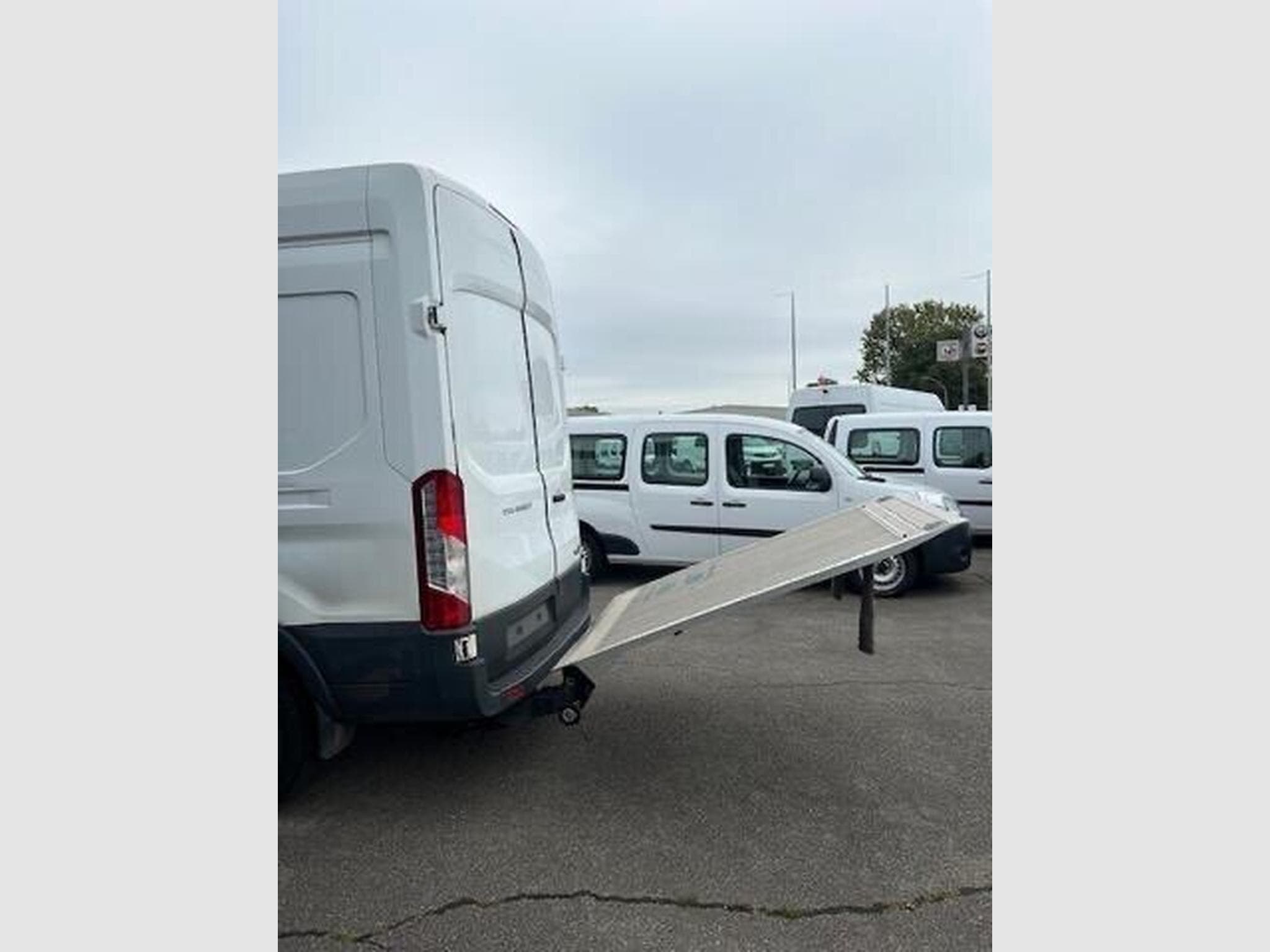 Ford Transit 2T 350L 2,0TDCI L3H2 (2019) - Photo 4