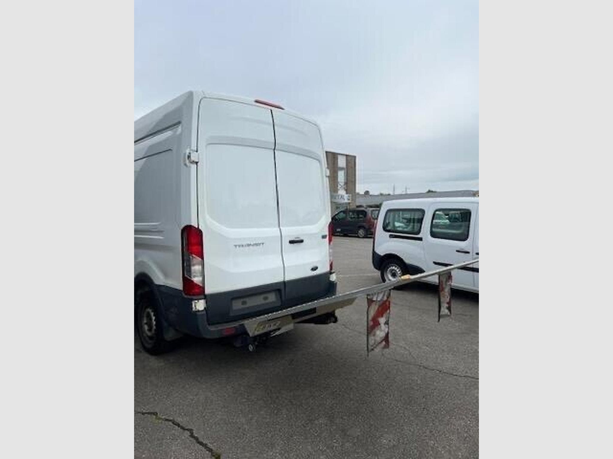 Ford Transit 2T 350L 2,0TDCI L3H2 (2019) - Photo 6