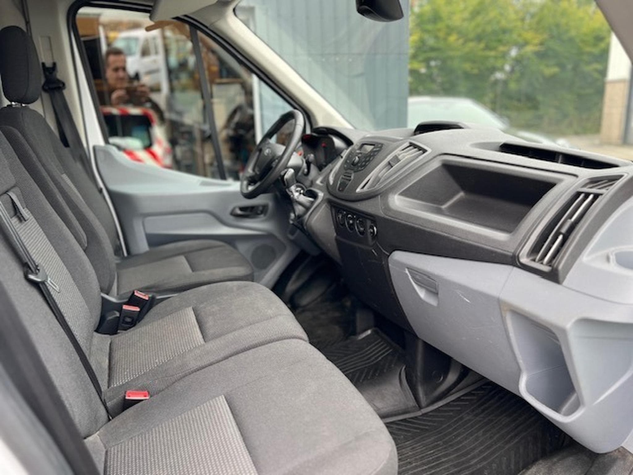 Ford Transit 2T 350L 2,0TDCI L3H2 (2019) - Photo 9