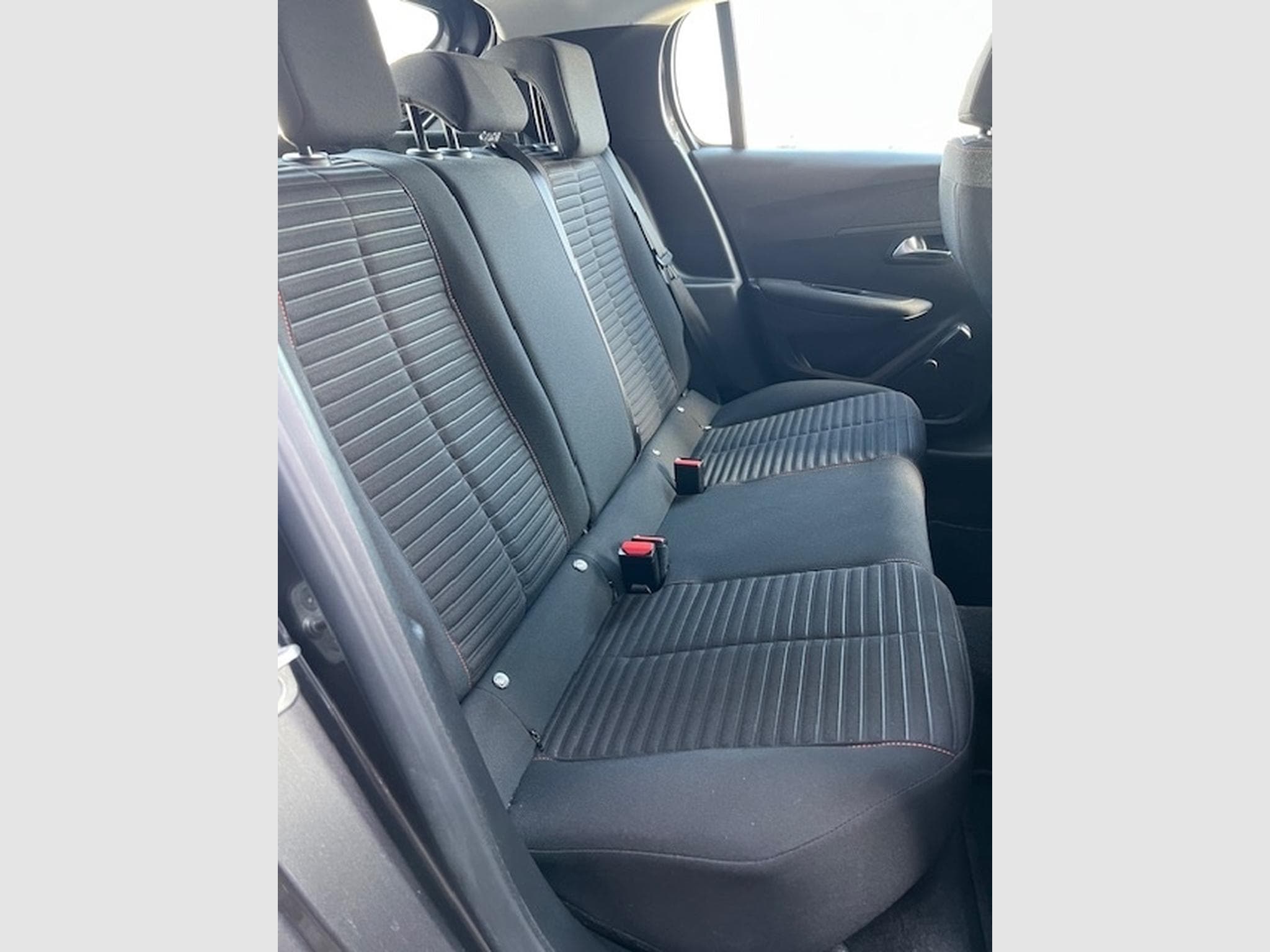 Peugeot 208 1,5 BlueHDI 102 CV Active pack (2027) - Photo 7