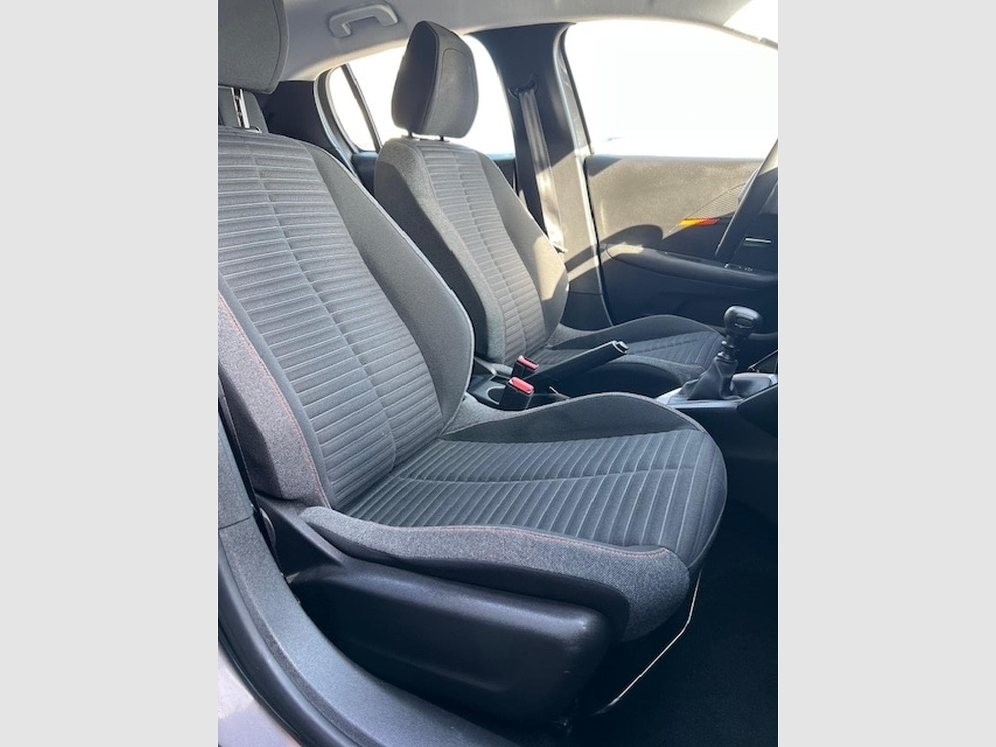 Peugeot 208 1,5 BlueHDI 102 CV Active pack (2027) - Photo 6