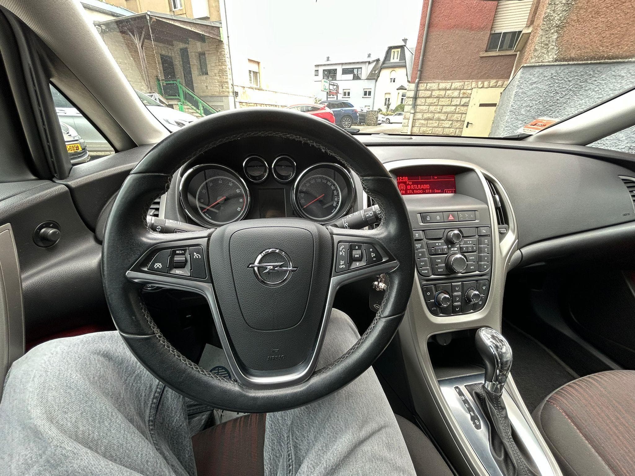 Opel Astra 1.3 Automatique (2011) - Photo 13
