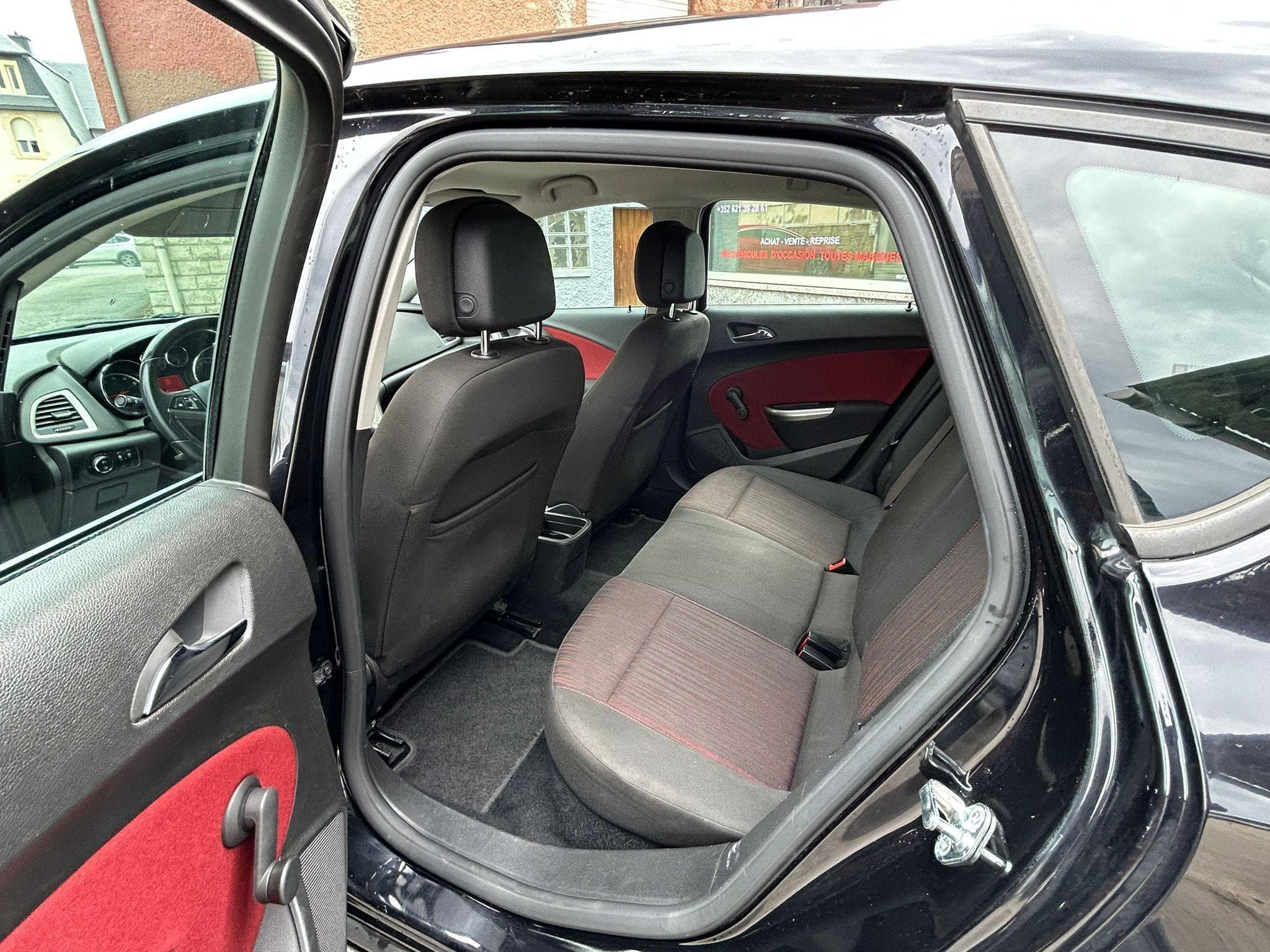 Opel Astra 1.3 Automatique (2011) - Photo 8