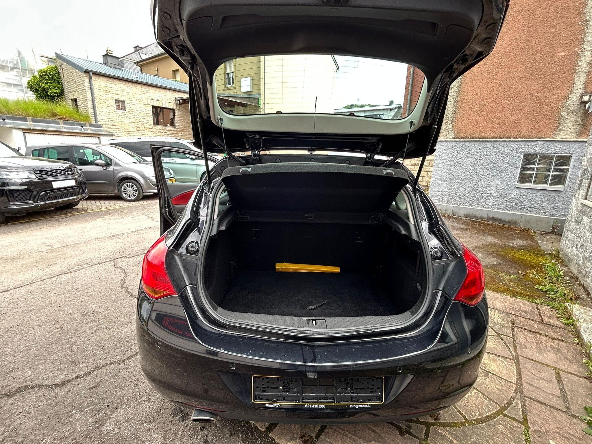 Opel Astra 1.3 Automatique (2011) - Photo 10