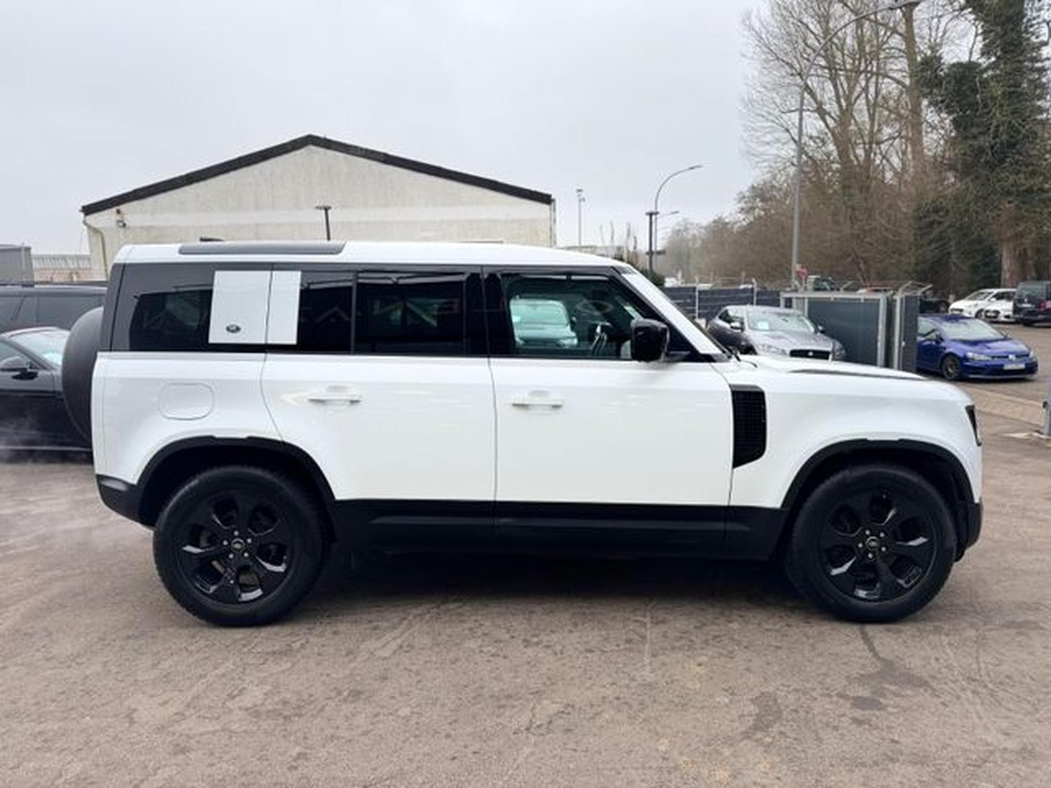 Land-Rover Defender DEFENDER*BLACK-DESIGN PACK*2.HD*LED*OFF ROAD*TOP (2020) - Photo 11