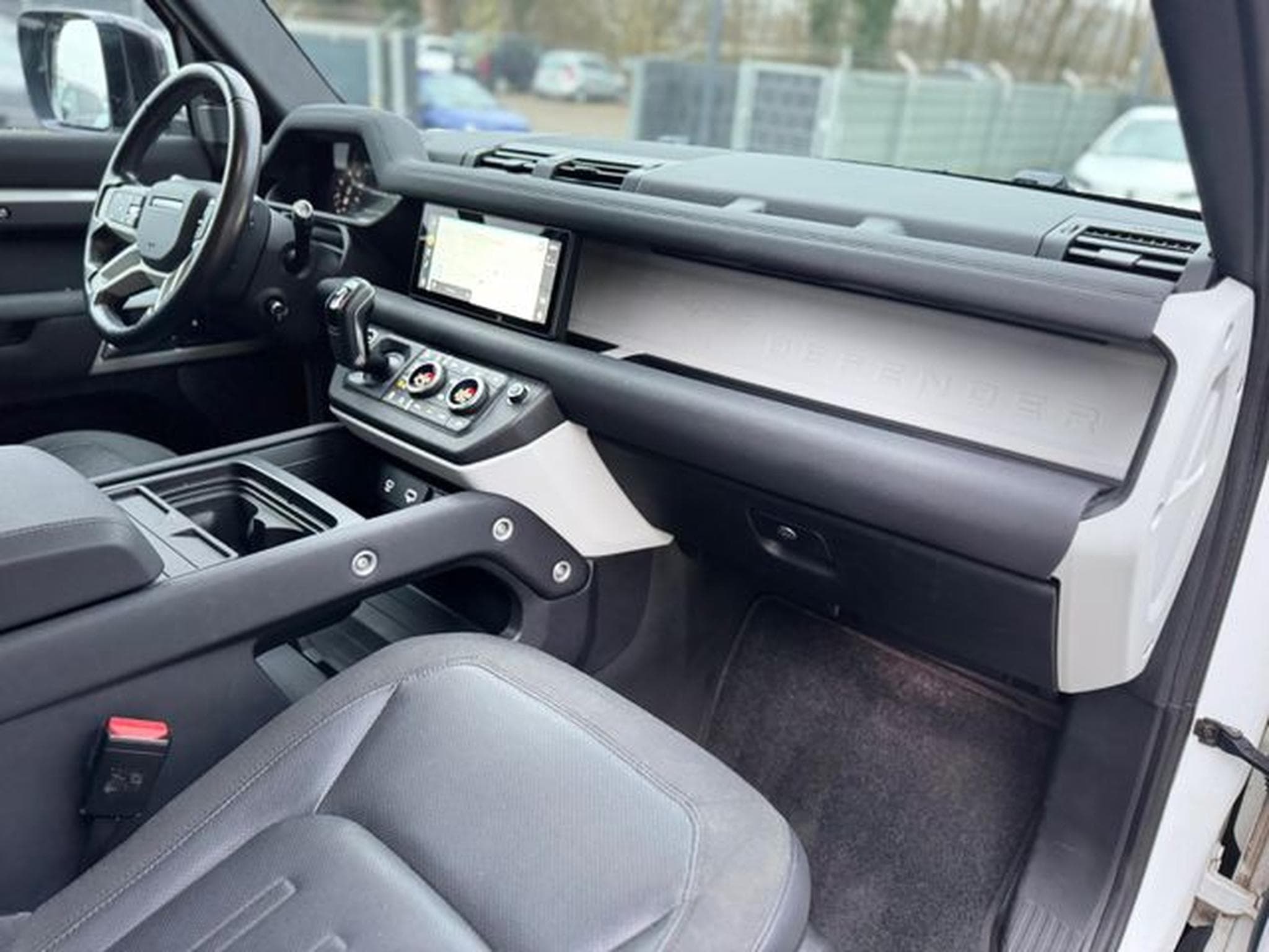 Land-Rover Defender DEFENDER*BLACK-DESIGN PACK*2.HD*LED*OFF ROAD*TOP (2020) - Photo 15