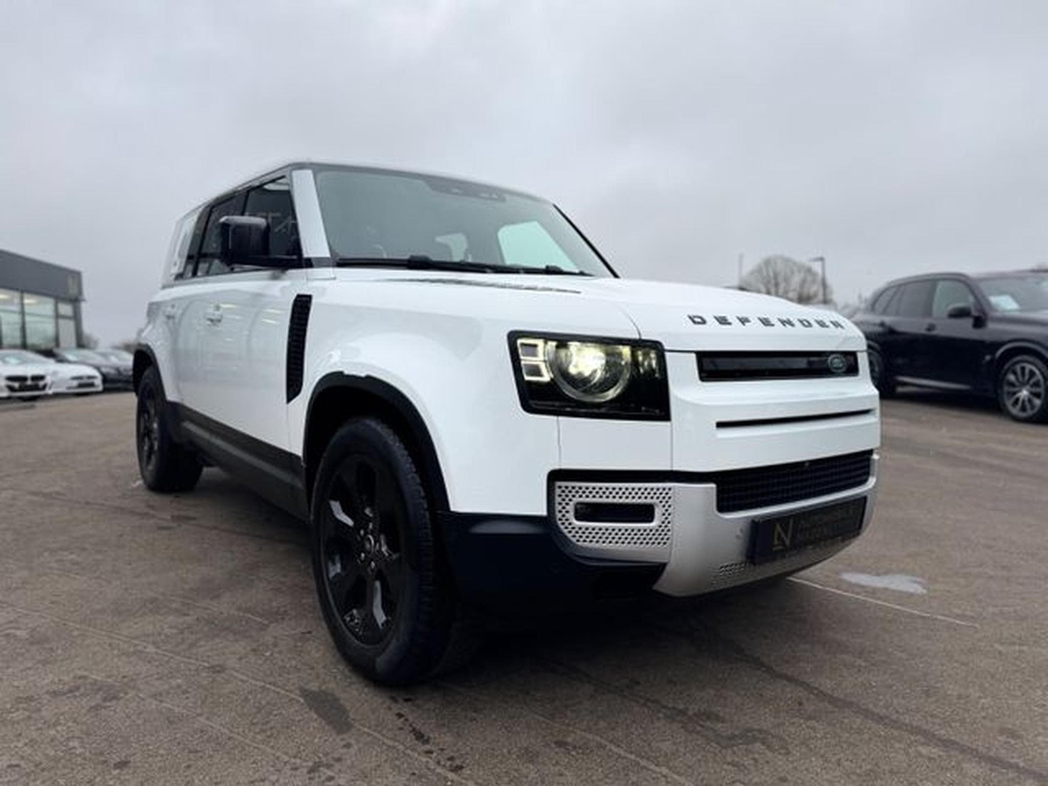 Land-Rover Defender DEFENDER*BLACK-DESIGN PACK*2.HD*LED*OFF ROAD*TOP (2020) - Photo 5