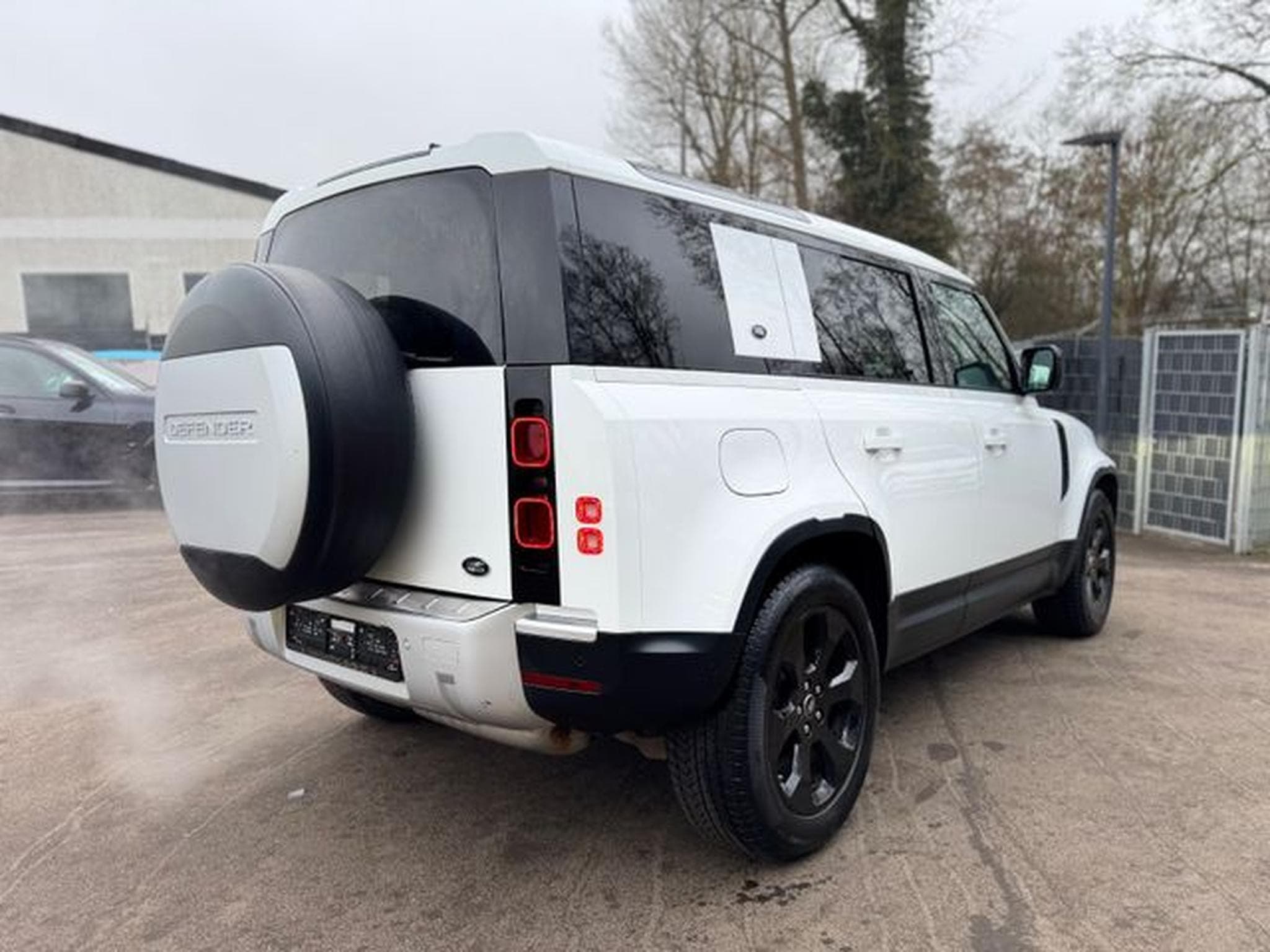 Land-Rover Defender DEFENDER*BLACK-DESIGN PACK*2.HD*LED*OFF ROAD*TOP (2020) - Photo 6