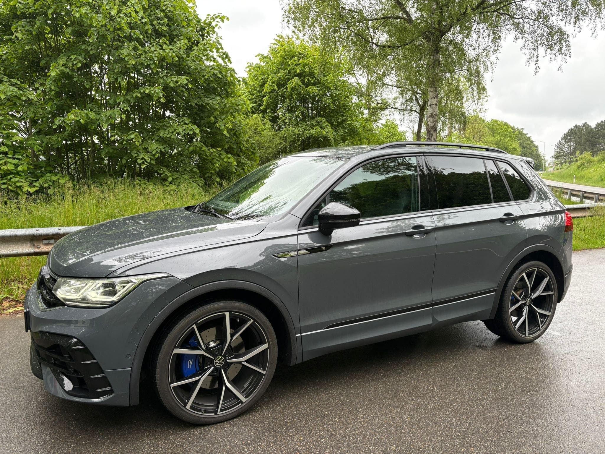 VW Tiguan R Akrapovic (2023) - Photo 2