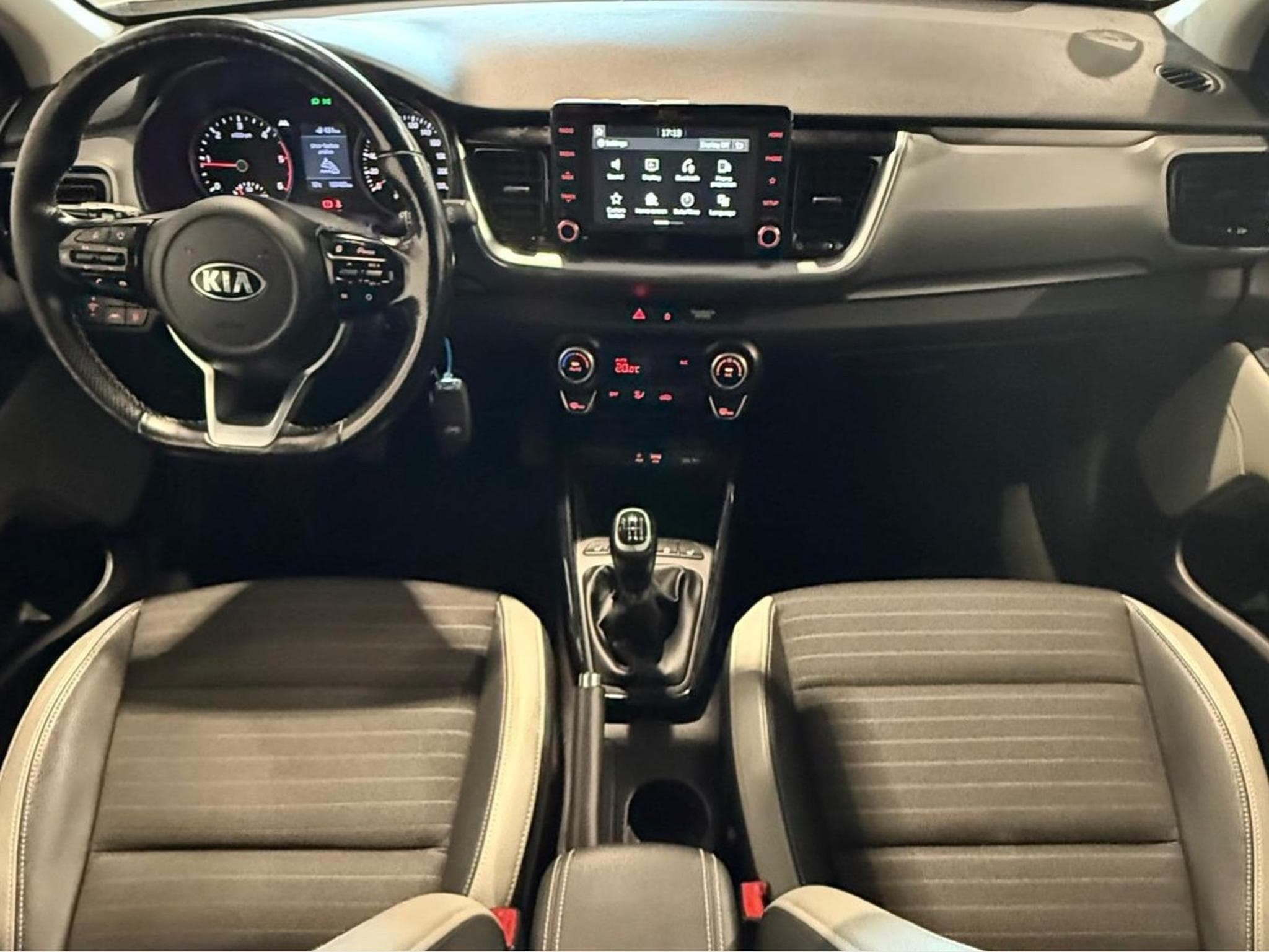 Kia Stonic (2018) - Photo 4