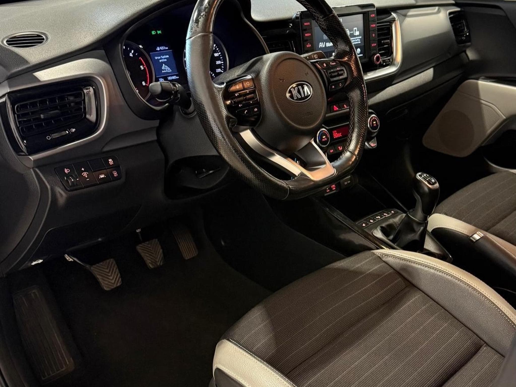 Kia Stonic (2018) - Photo 5