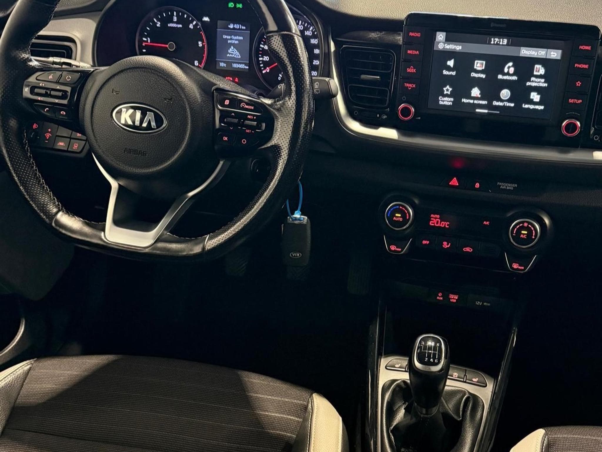 Kia Stonic (2018) - Photo 6