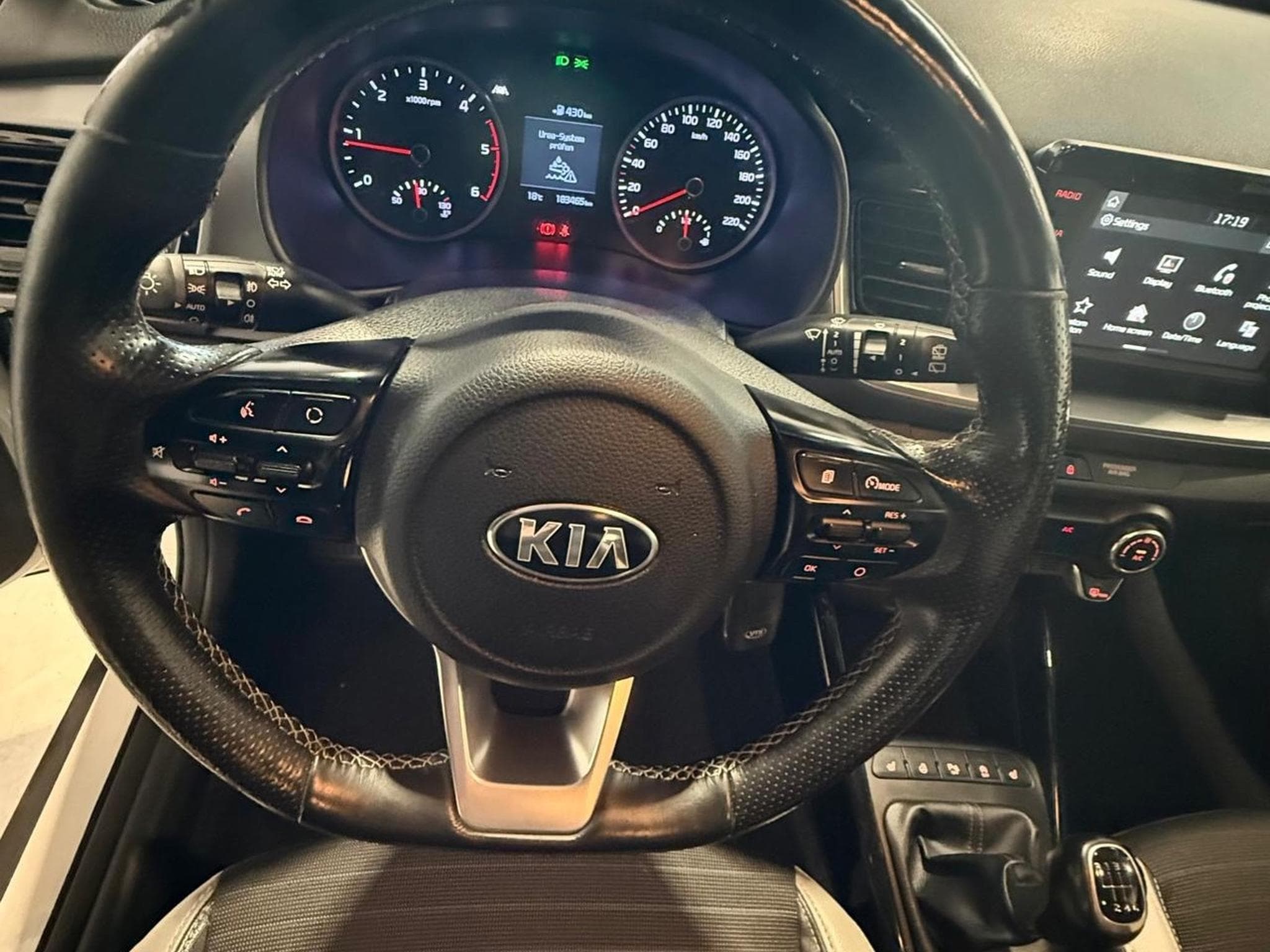 Kia Stonic (2018) - Photo 7