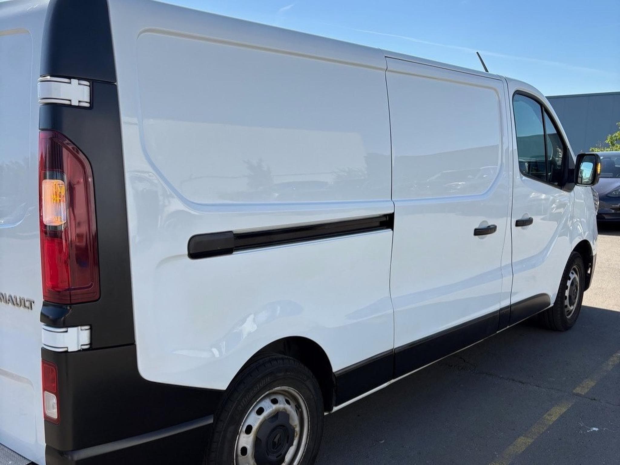 Renault Trafic RENAULT Trafic Fourgon Confort L2H1 (2023) - Foto 1